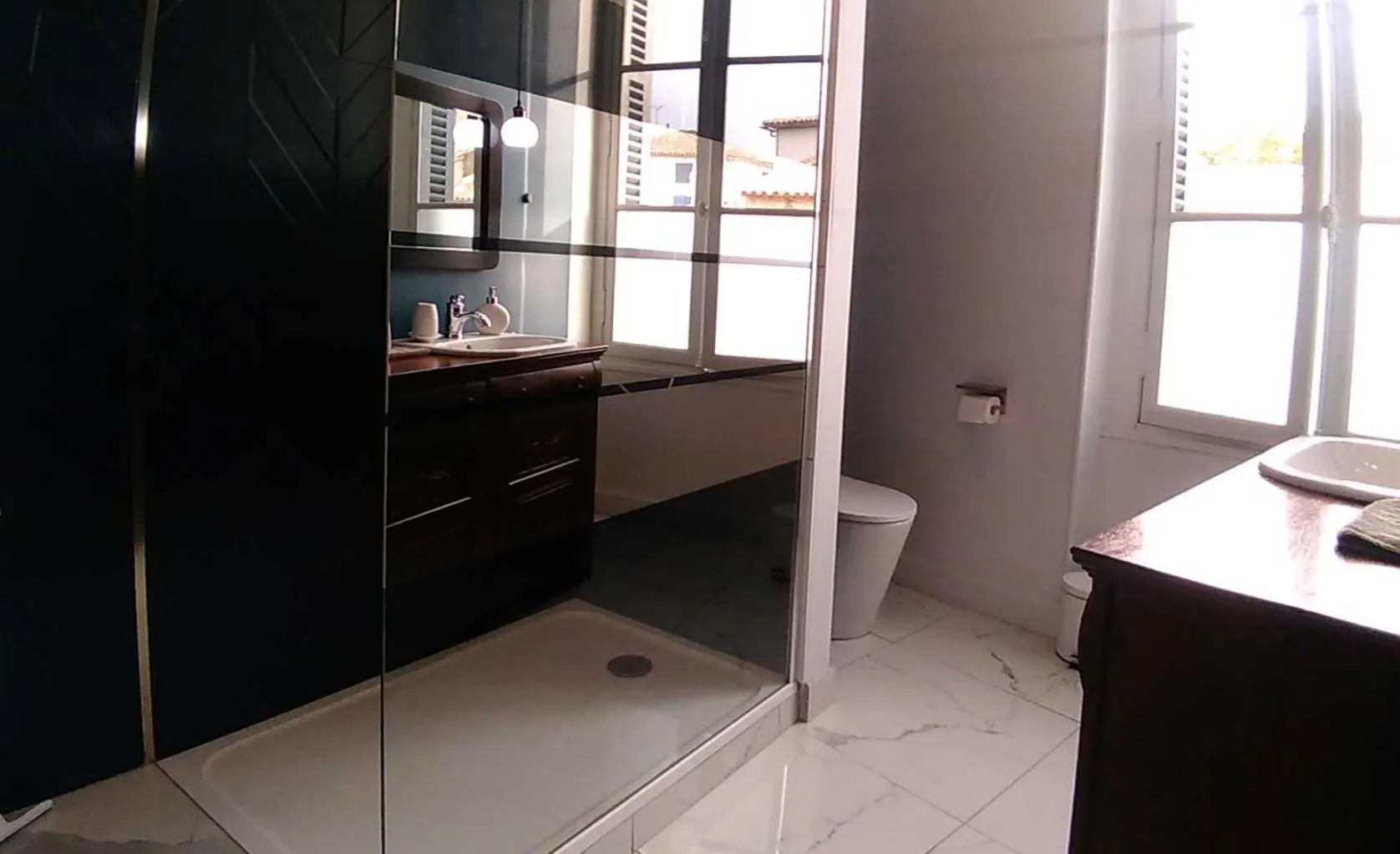 Shower in Chambres d'hôtes Coté Halles