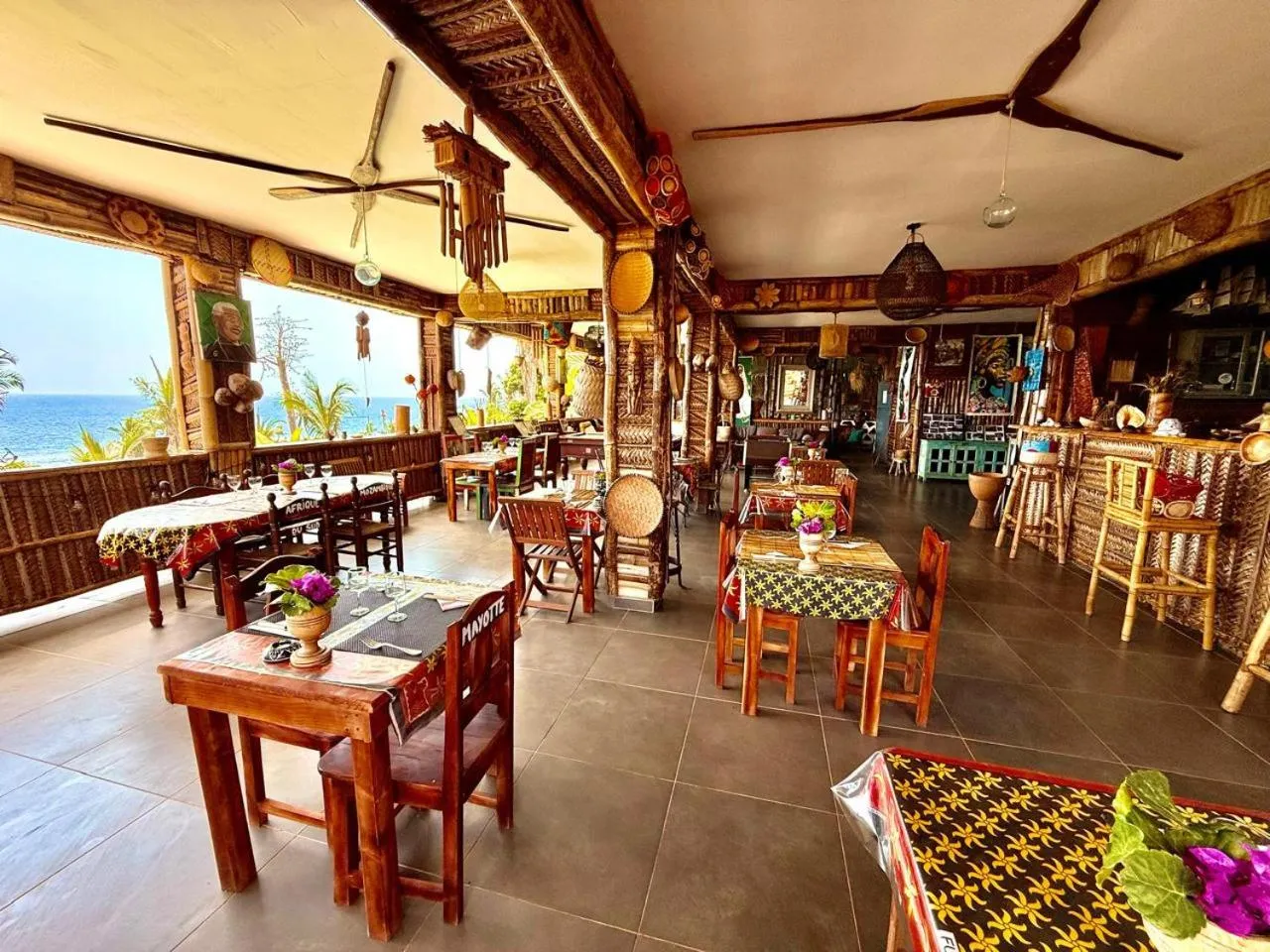 Restaurant/places to eat in LE CHISSIOUA