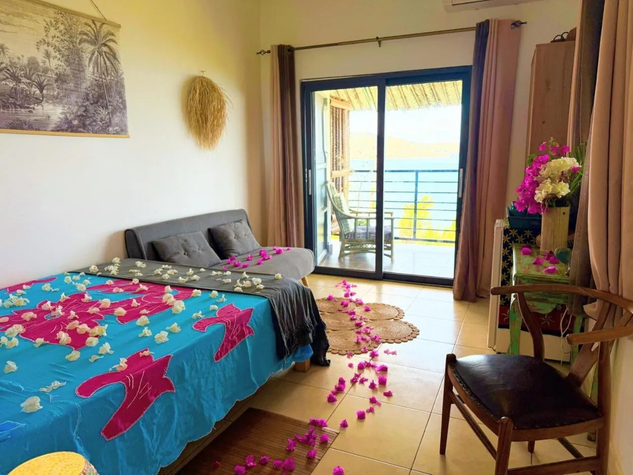 Property building, Bed in LE CHISSIOUA