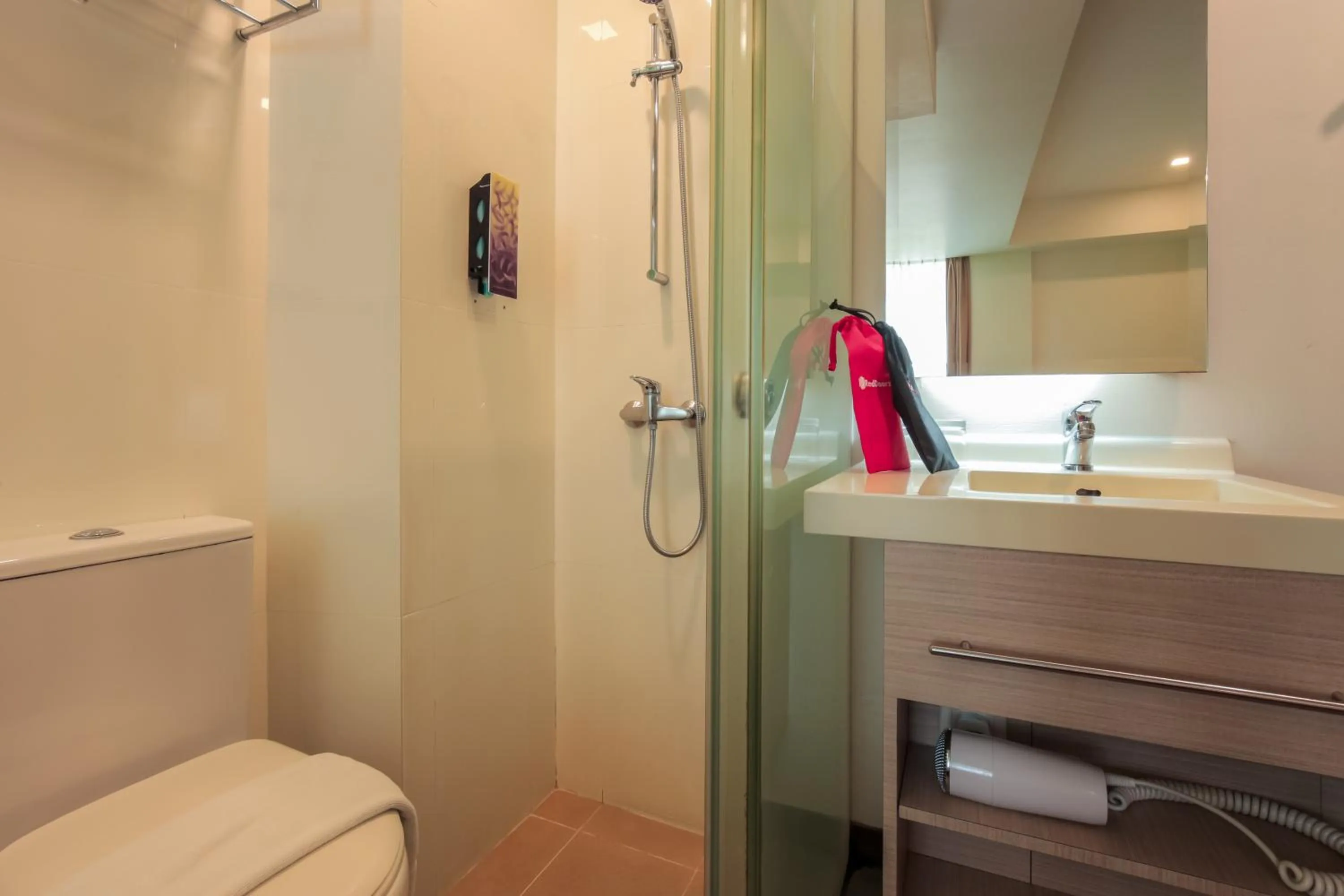Bathroom in RedDoorz Premium @ Balestier