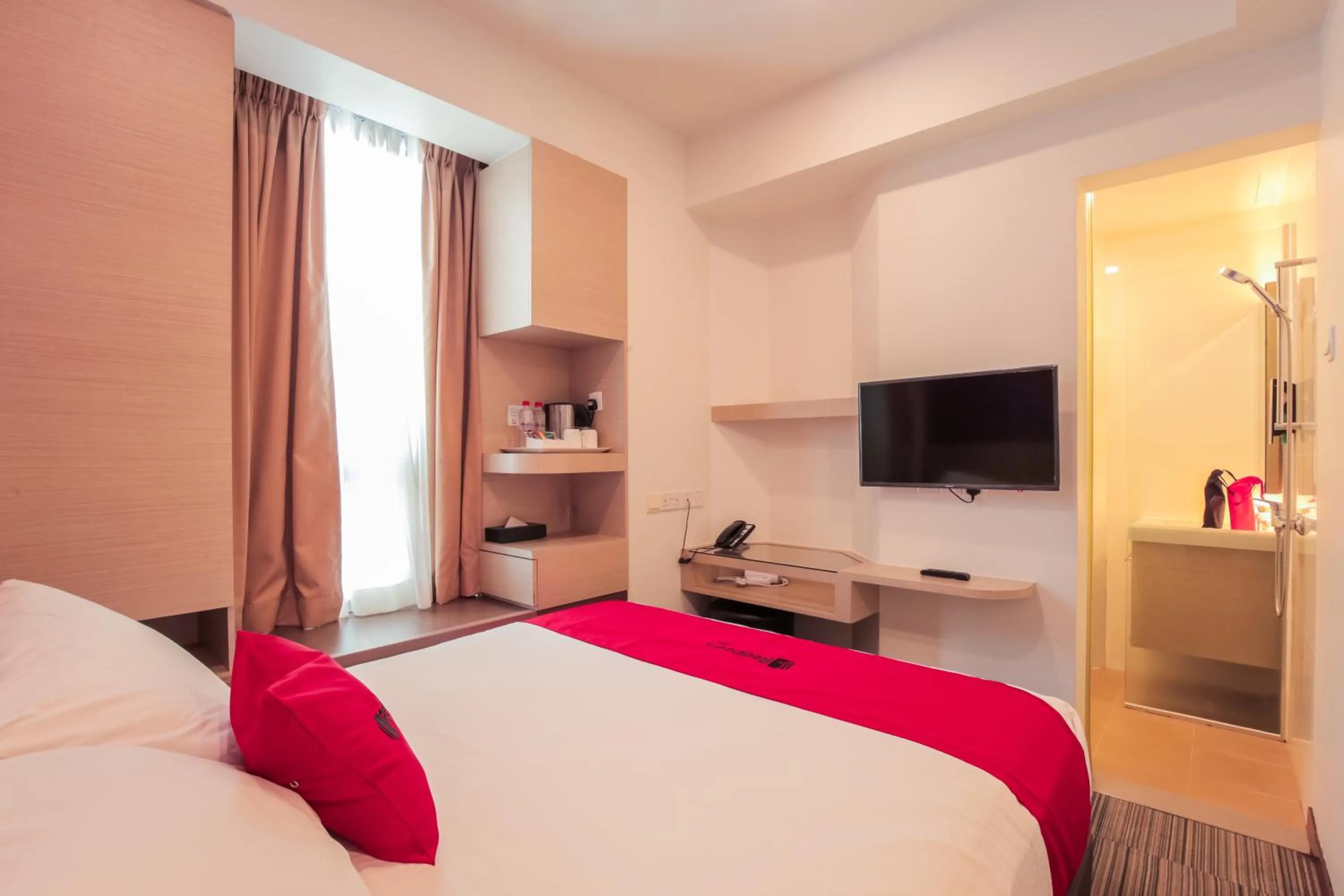 Bedroom, TV/Entertainment Center in RedDoorz Premium @ Balestier
