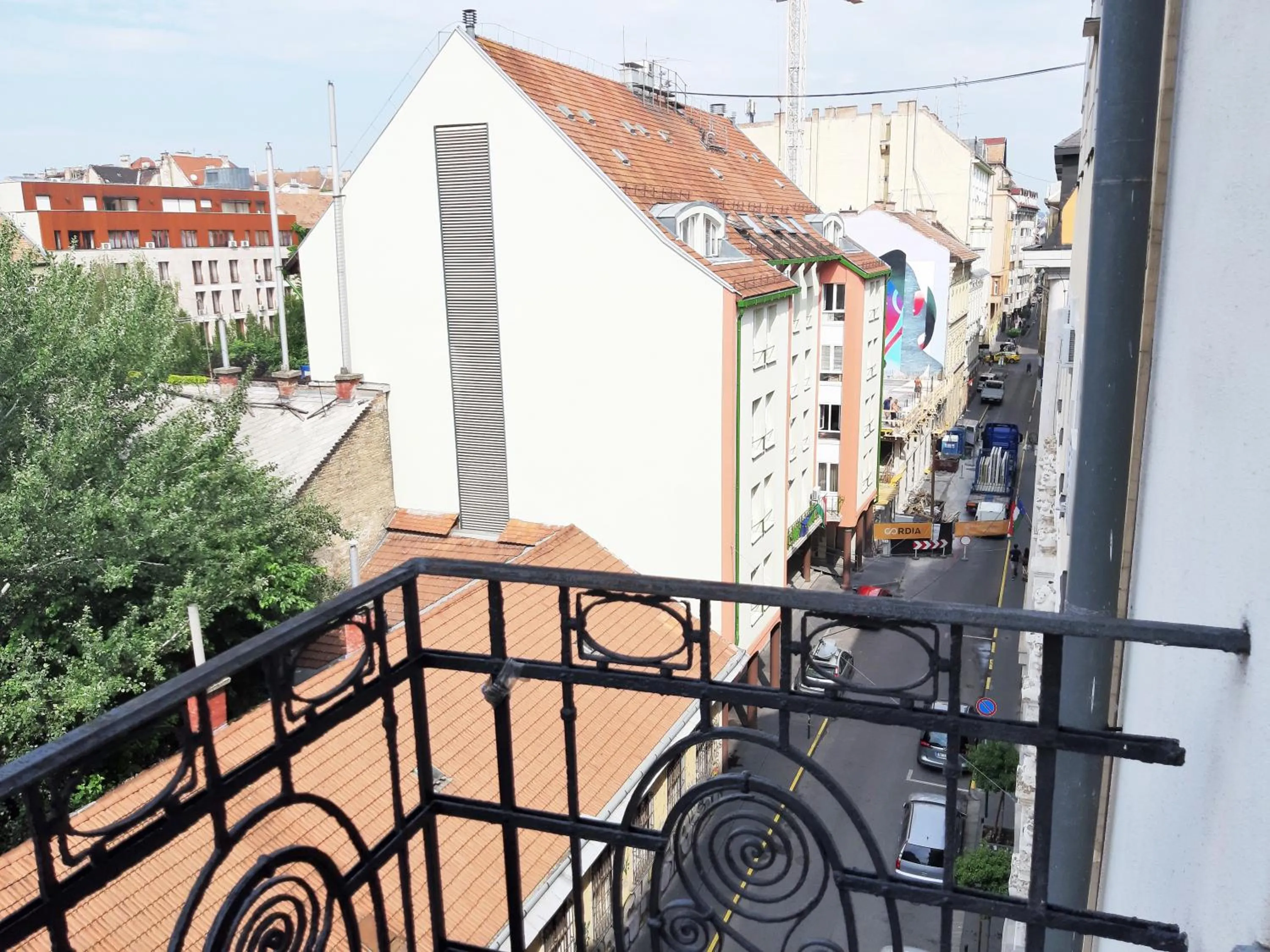 White Pearl Rooms near Gozsdu