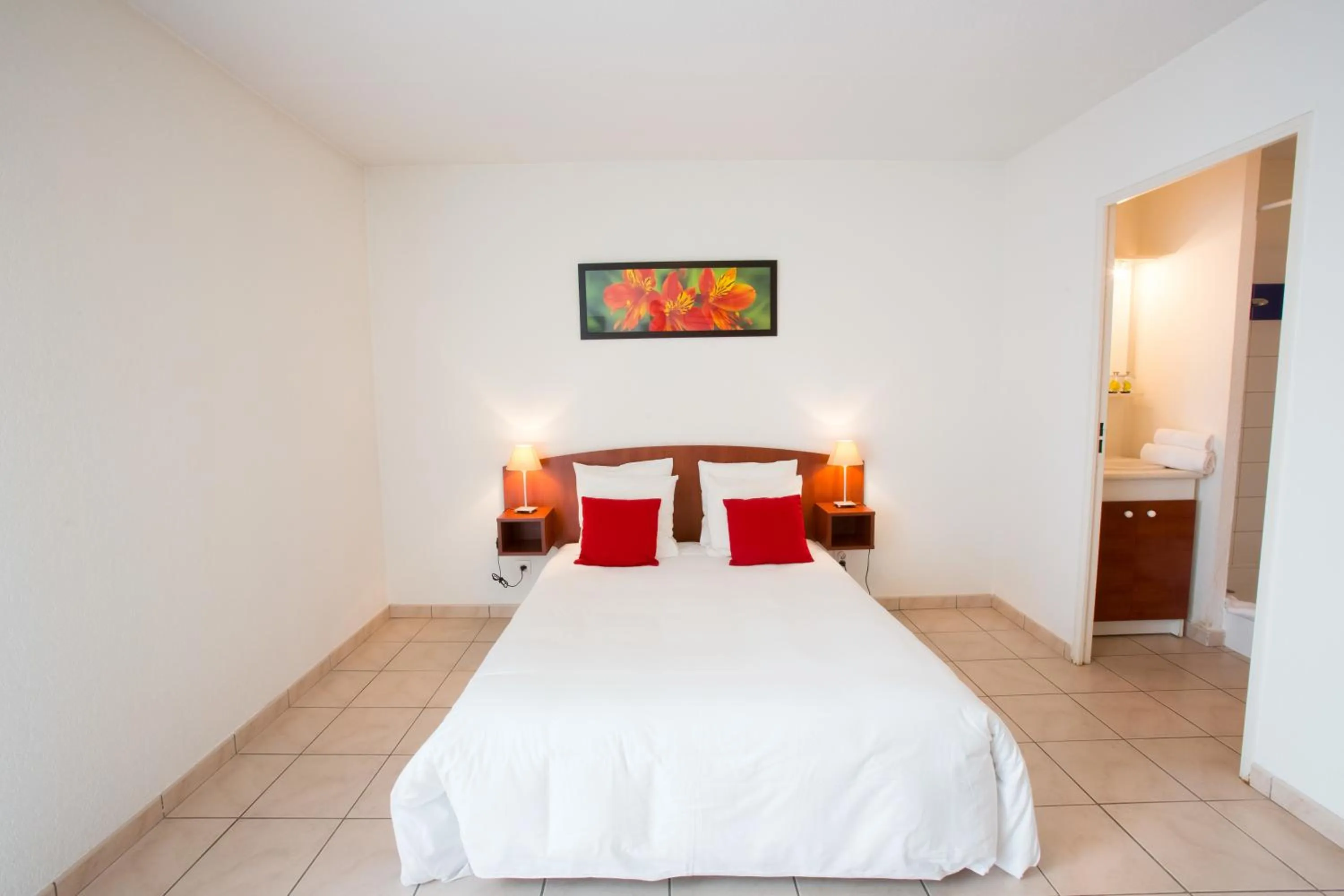 Bedroom, Bed in All Suites Appart Hôtel - Bordeaux - Mérignac Aéroport