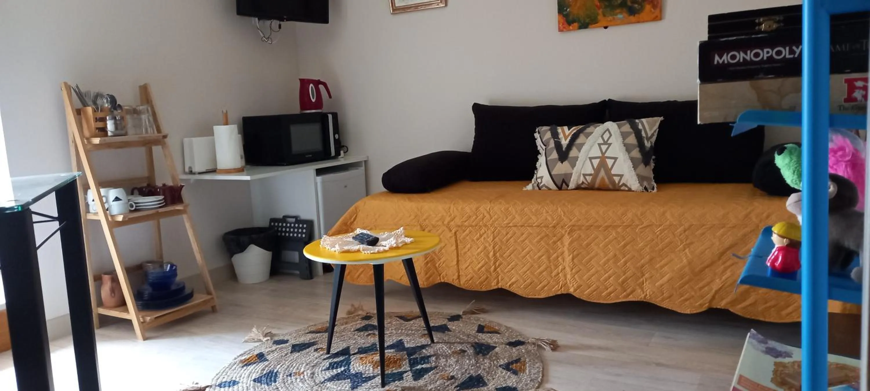 Communal lounge/ TV room in Aux penates de Toni Beauval