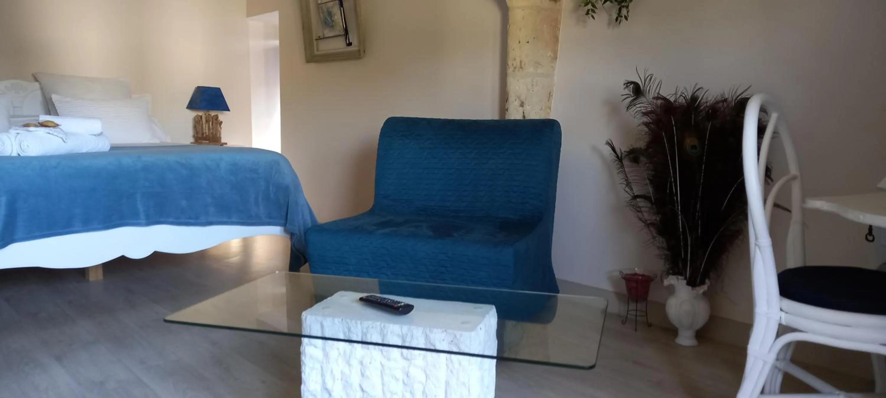 Bed in Aux penates de Toni Beauval