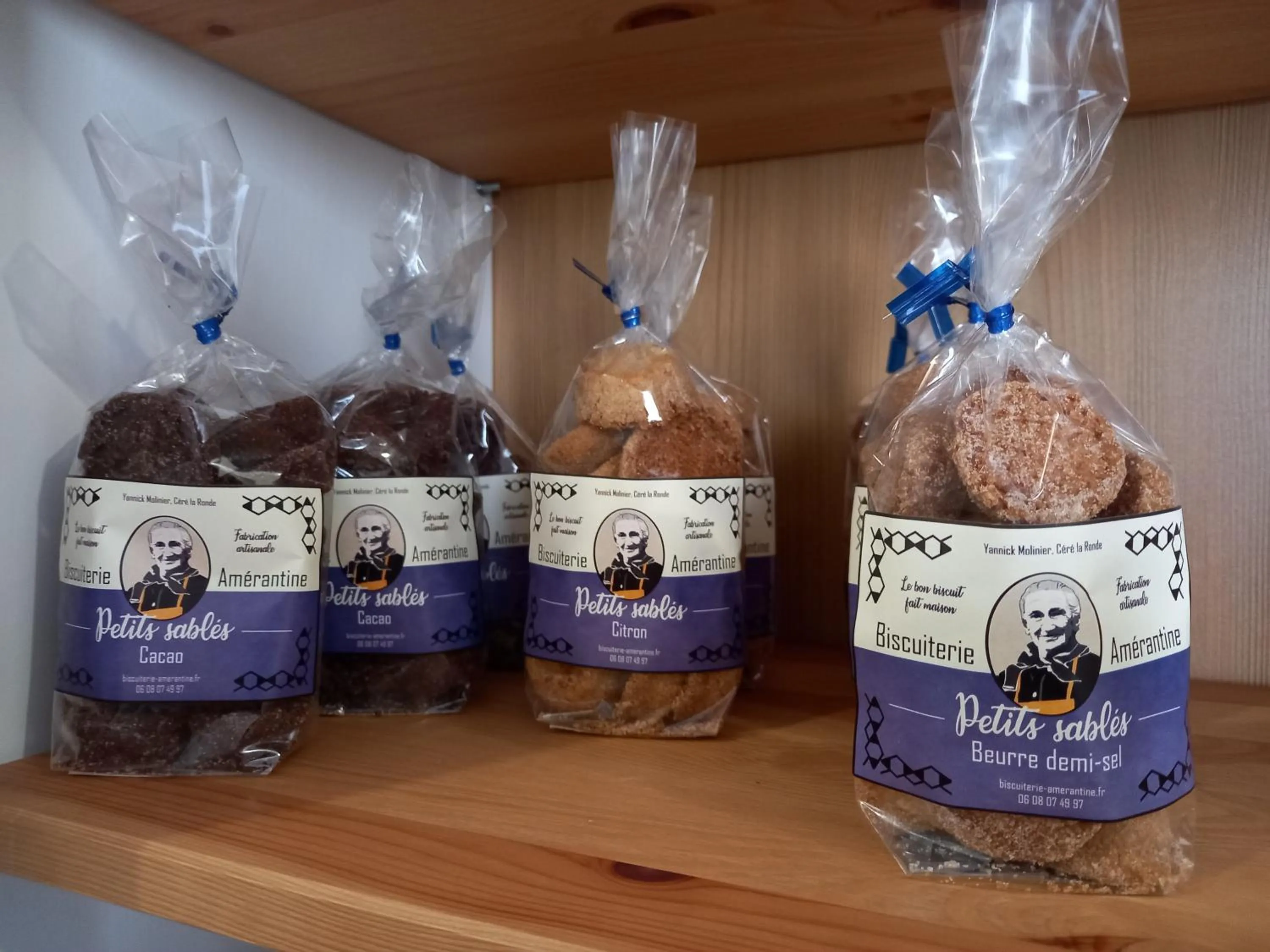 Supermarket/grocery shop in Aux penates de Toni Beauval