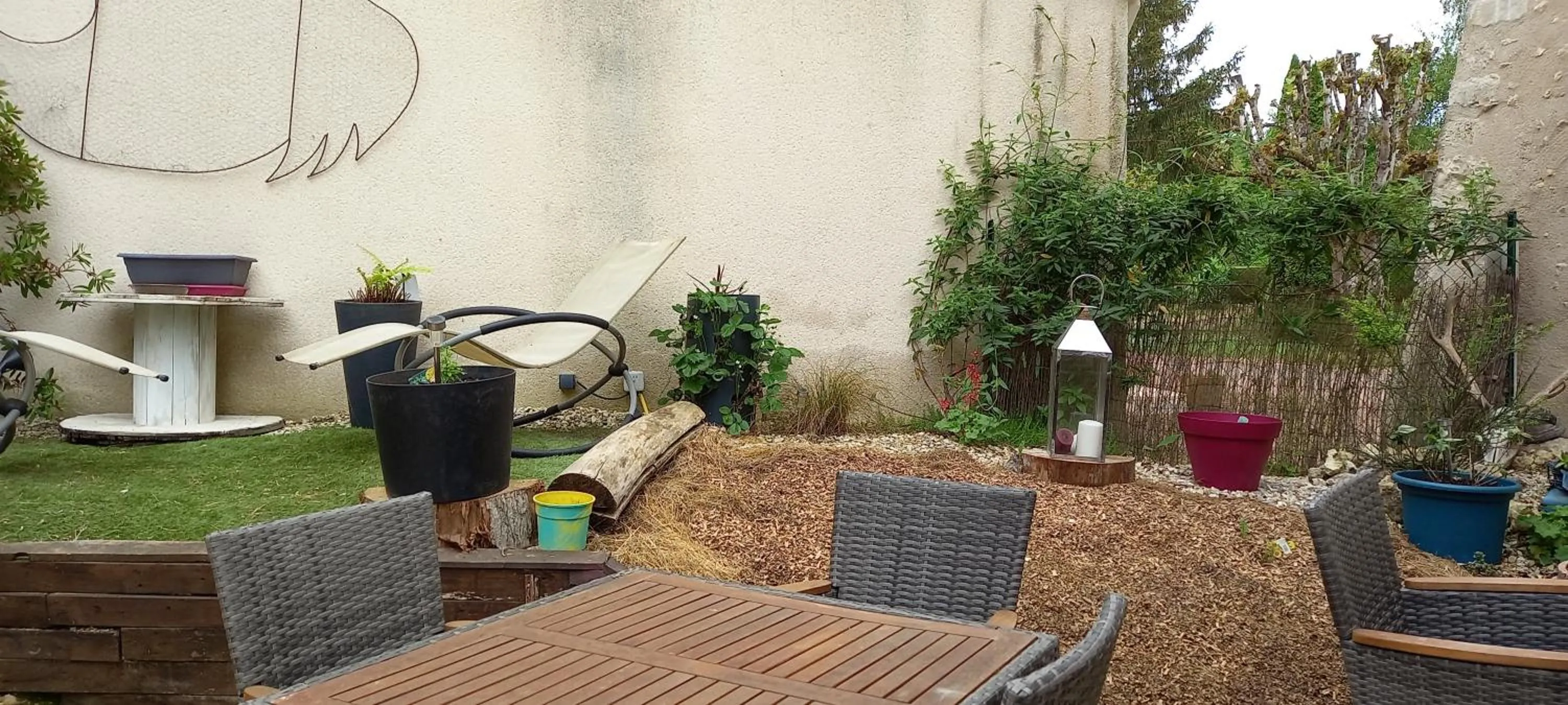 Patio in Aux penates de Toni Beauval