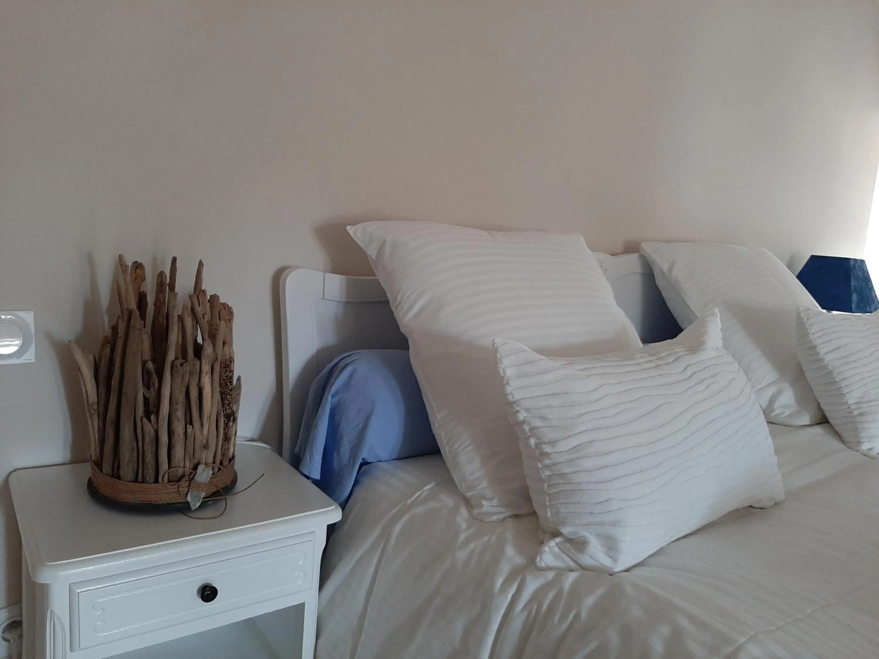 Bed in Aux penates de Toni Beauval