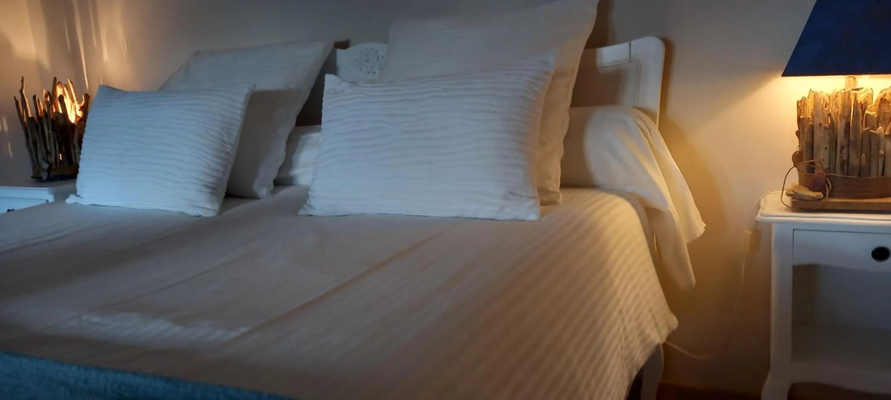 Bed in Aux penates de Toni Beauval