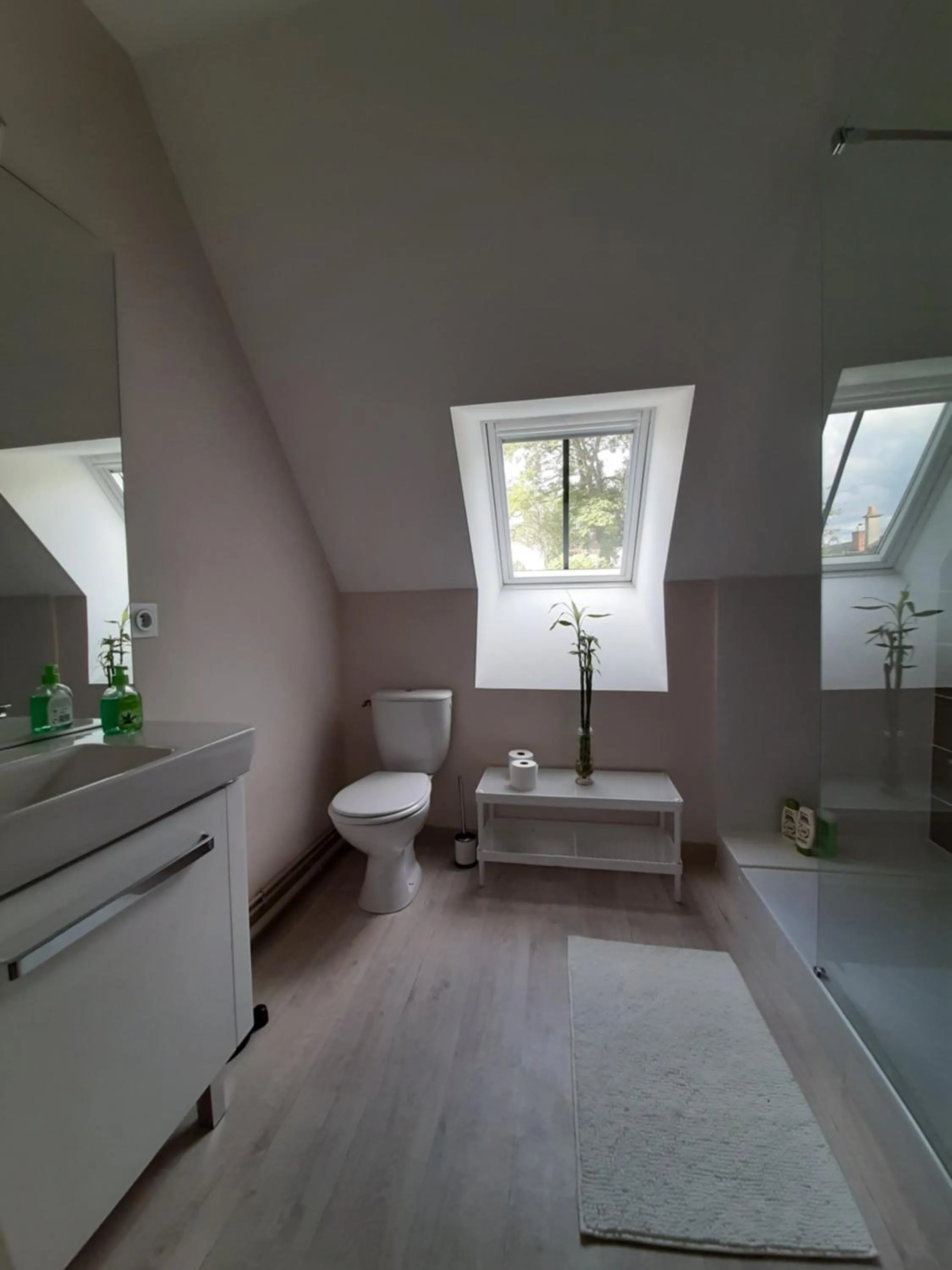 Bathroom in Aux penates de Toni Beauval