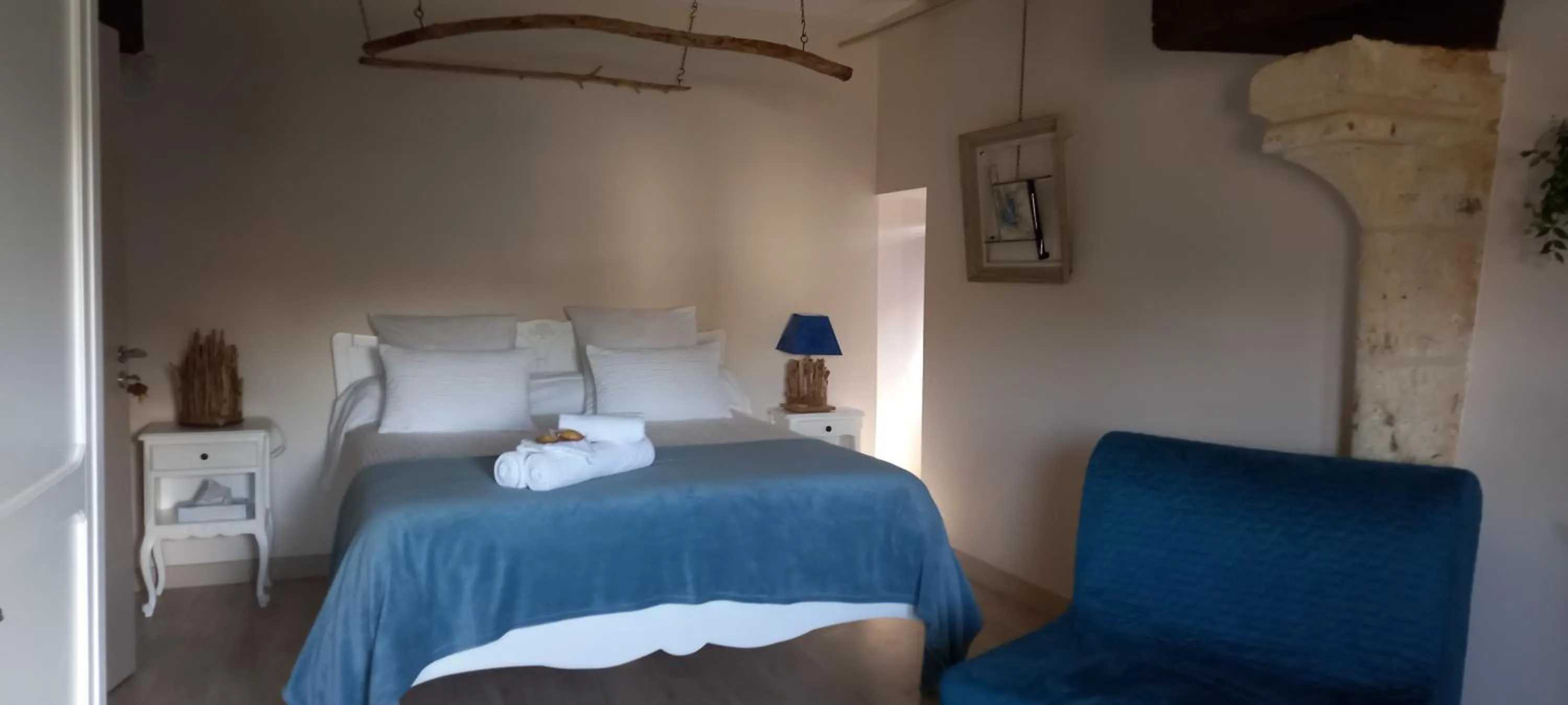 Bed in Aux penates de Toni Beauval