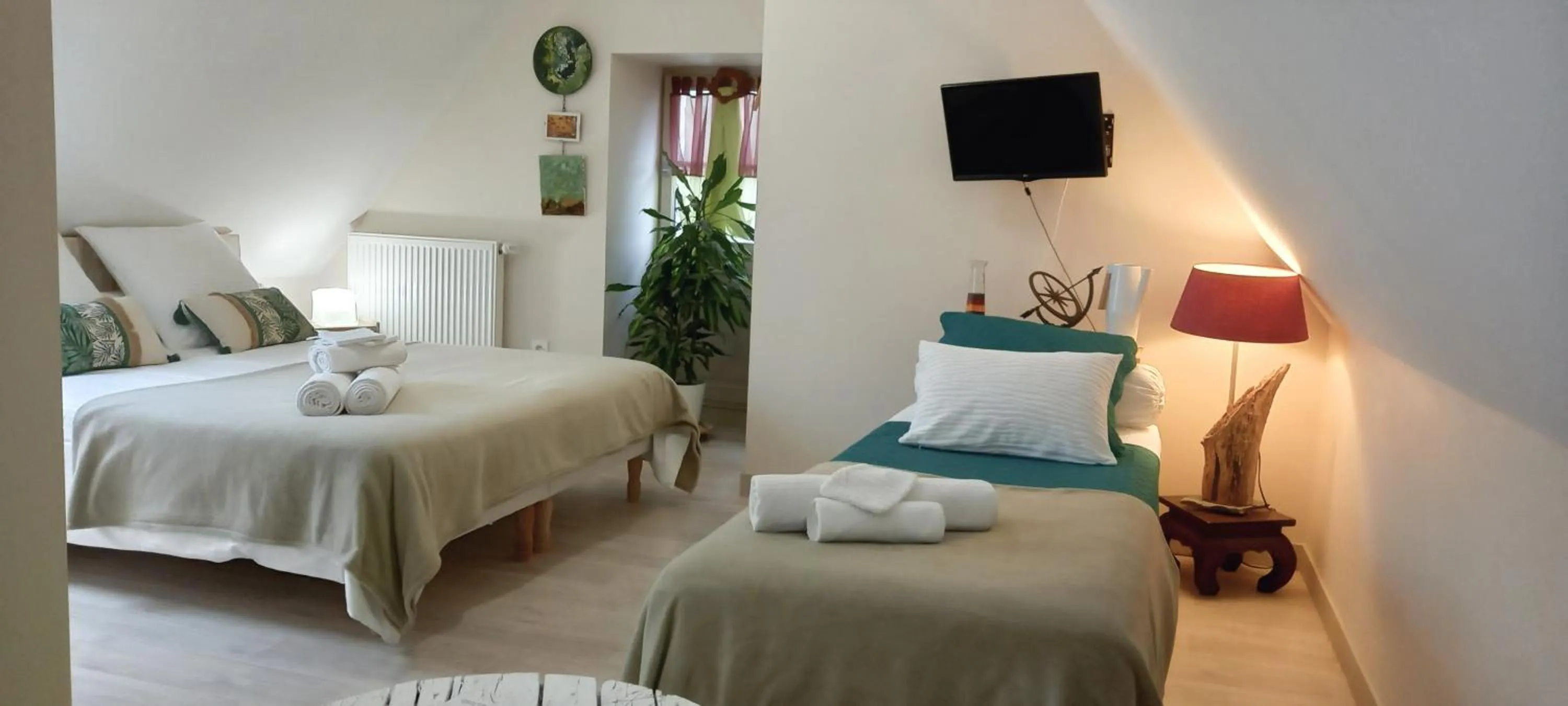 Bed in Aux penates de Toni Beauval