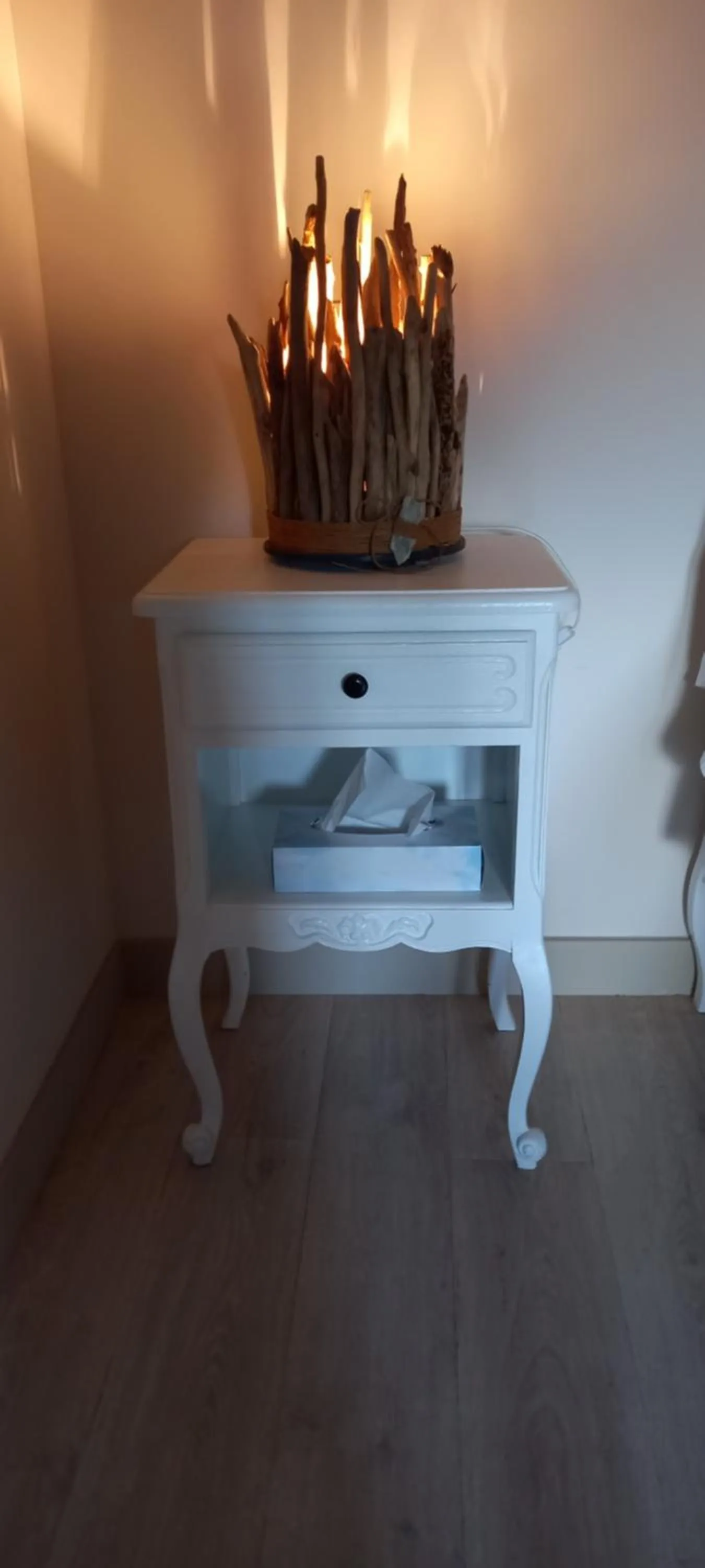 Decorative detail in Aux penates de Toni Beauval