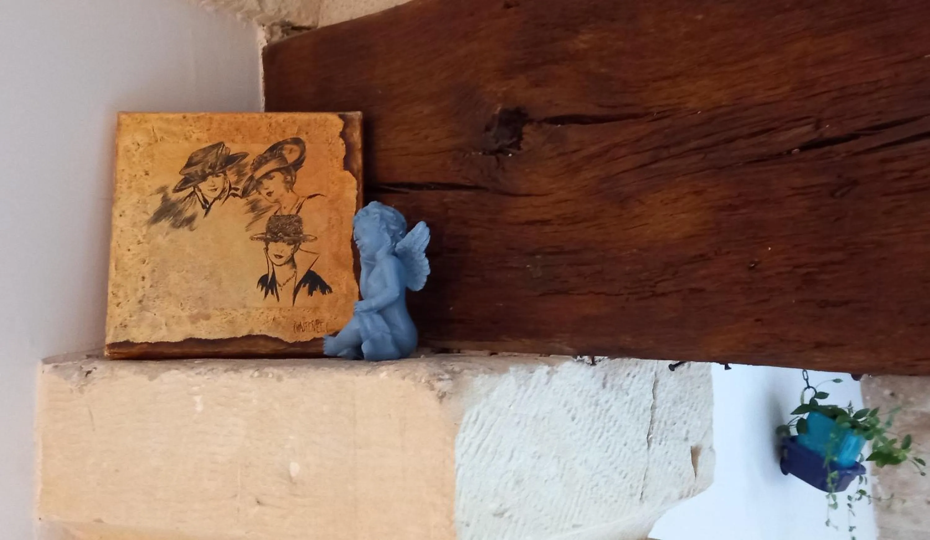 Decorative detail in Aux penates de Toni Beauval