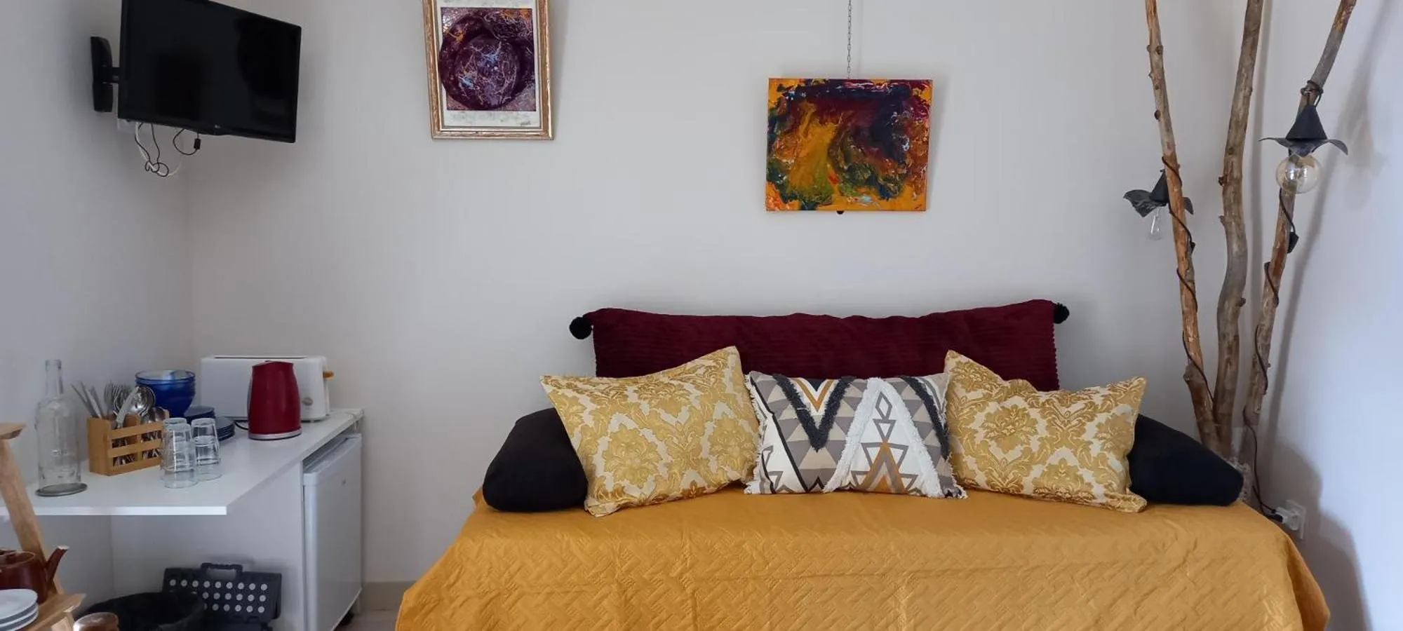 Communal lounge/ TV room in Aux penates de Toni Beauval