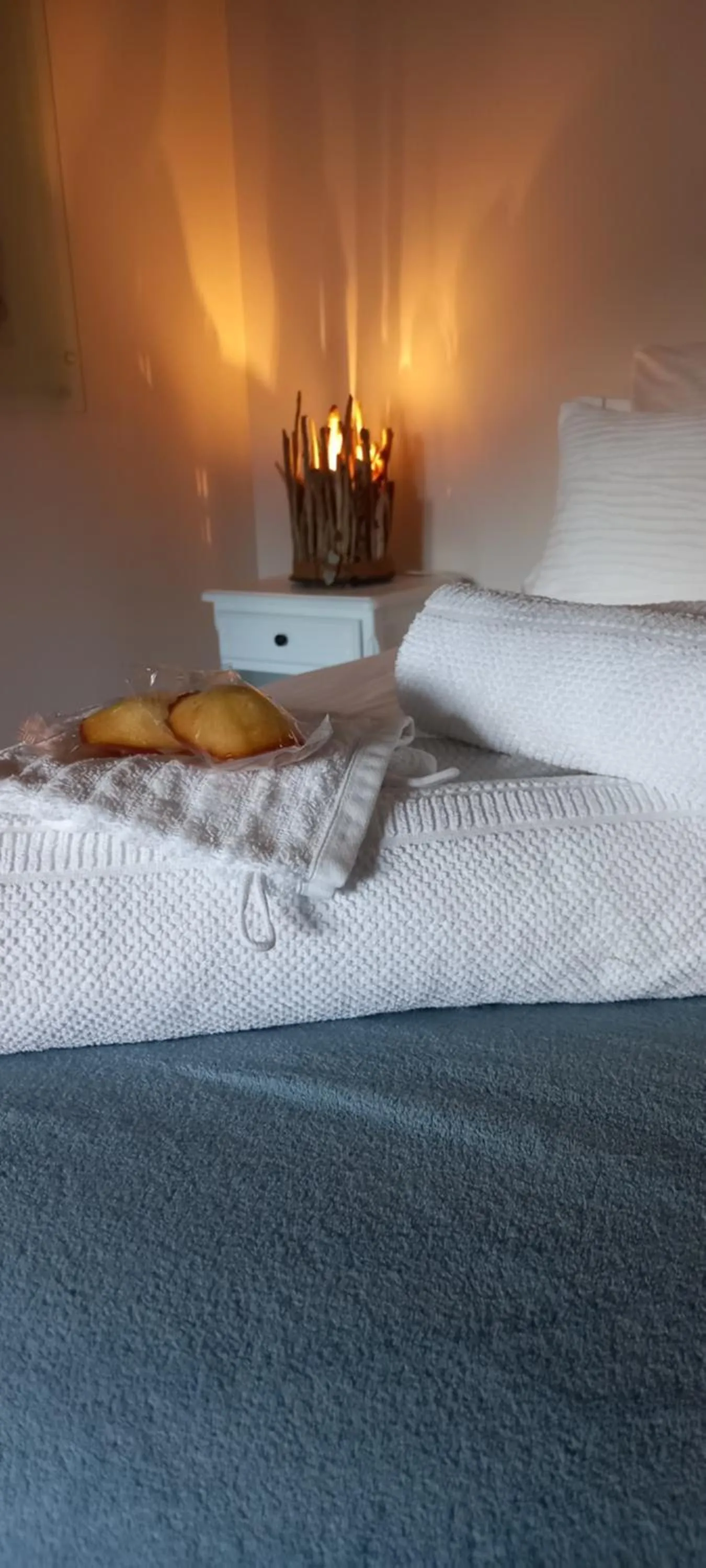 Bed in Aux penates de Toni Beauval