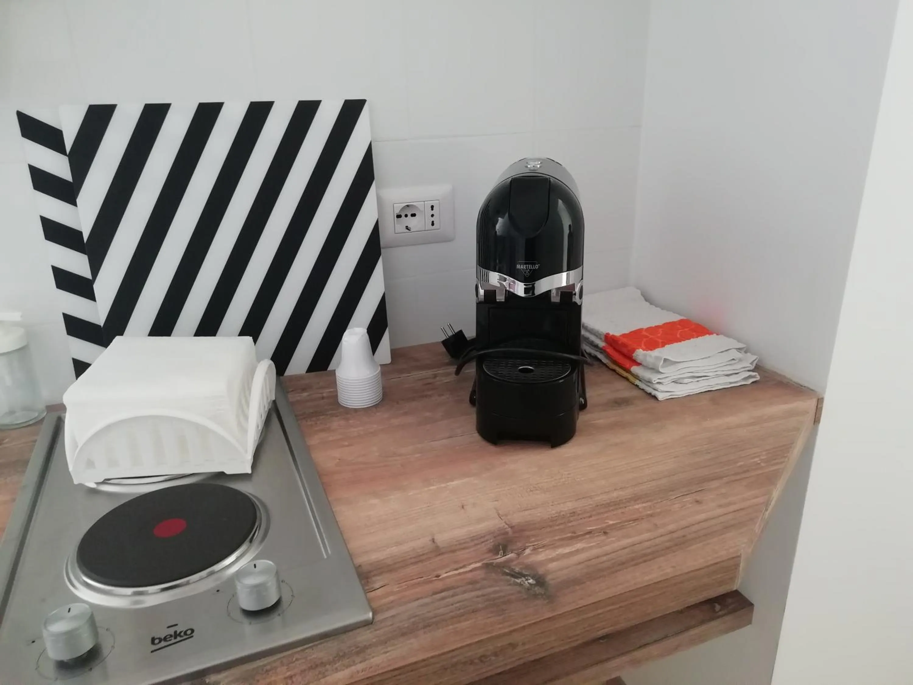 Coffee/tea facilities in Flower house