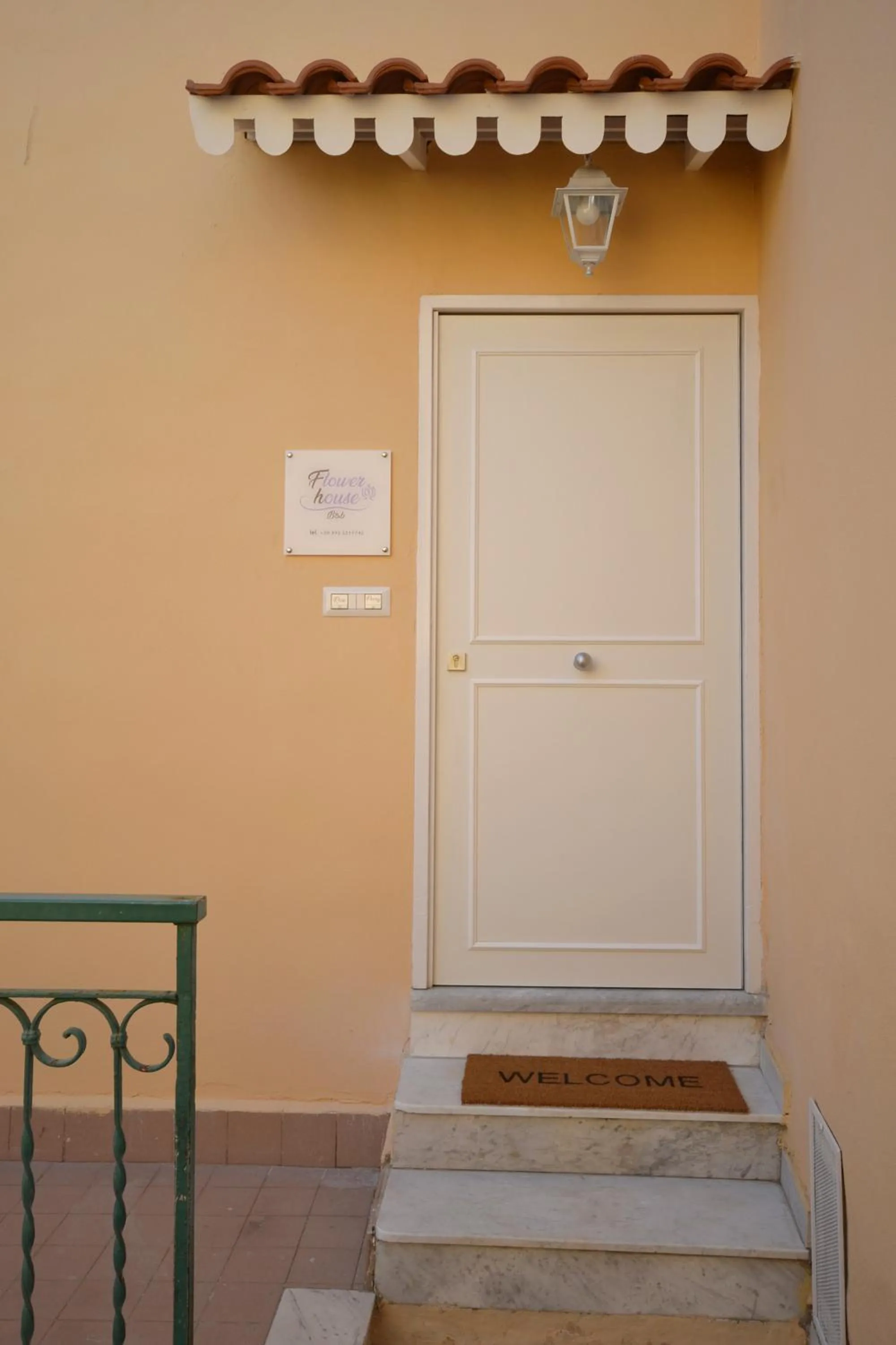 Facade/entrance in Flower house