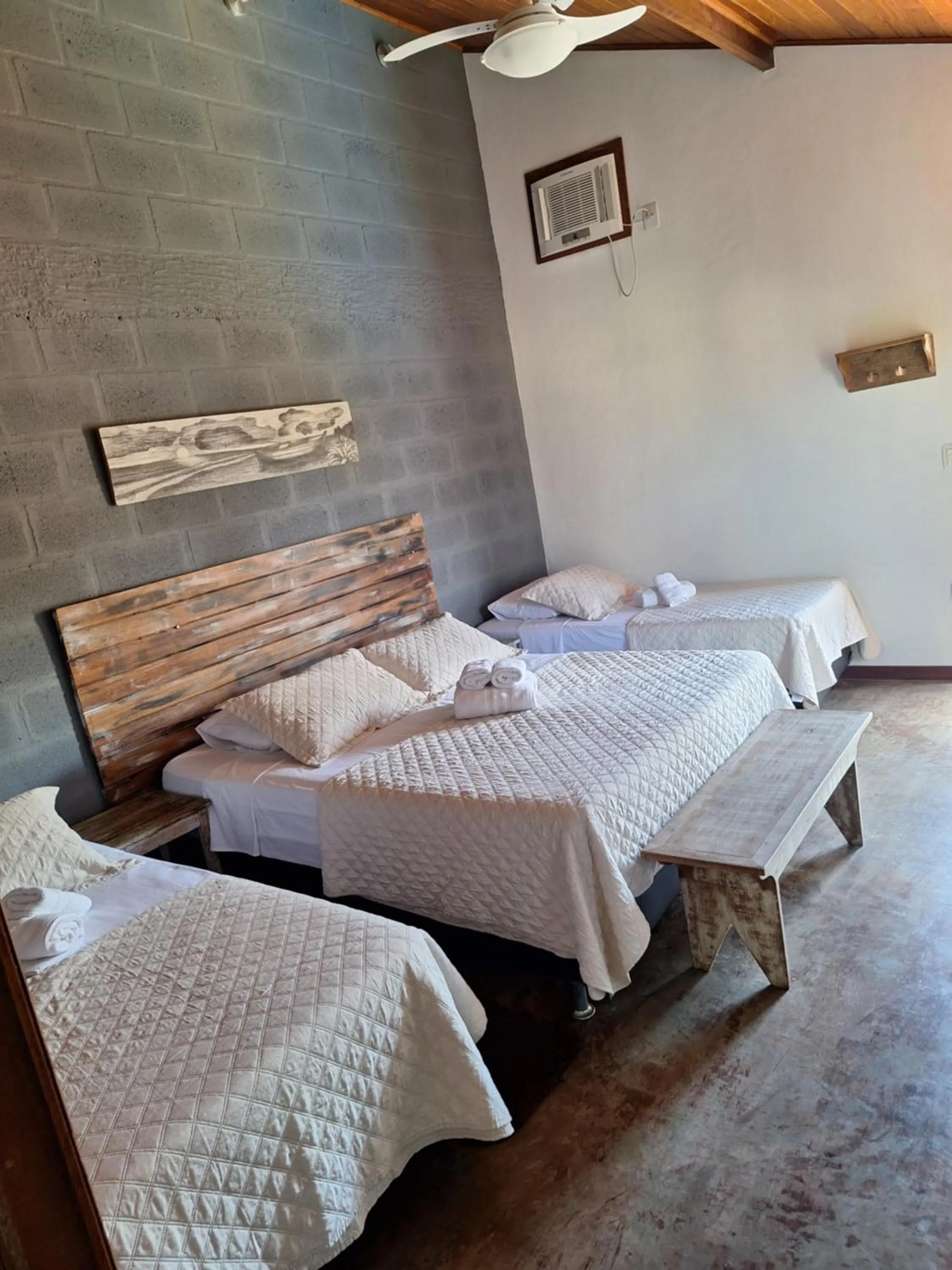 Swimming pool, Bed in Guesthouse Casa da Aroeira