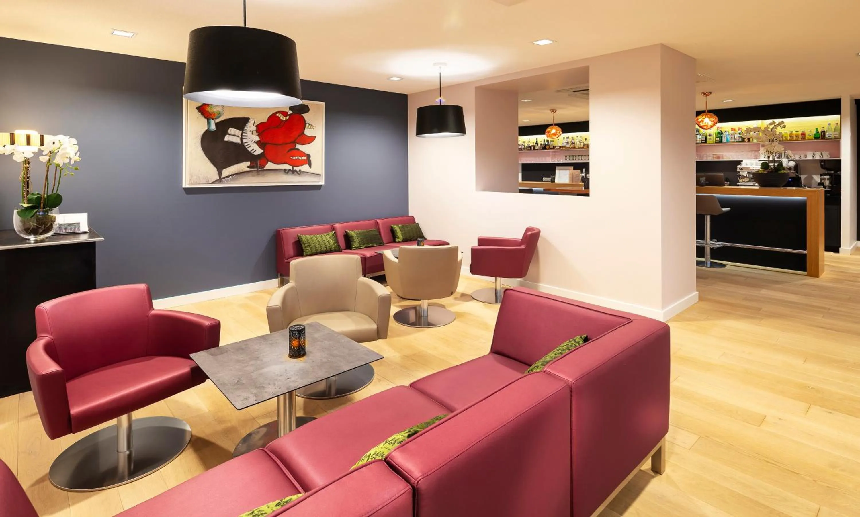 Lounge or bar in Best Western Plus Hotel & SPA Le Schoenenbourg
