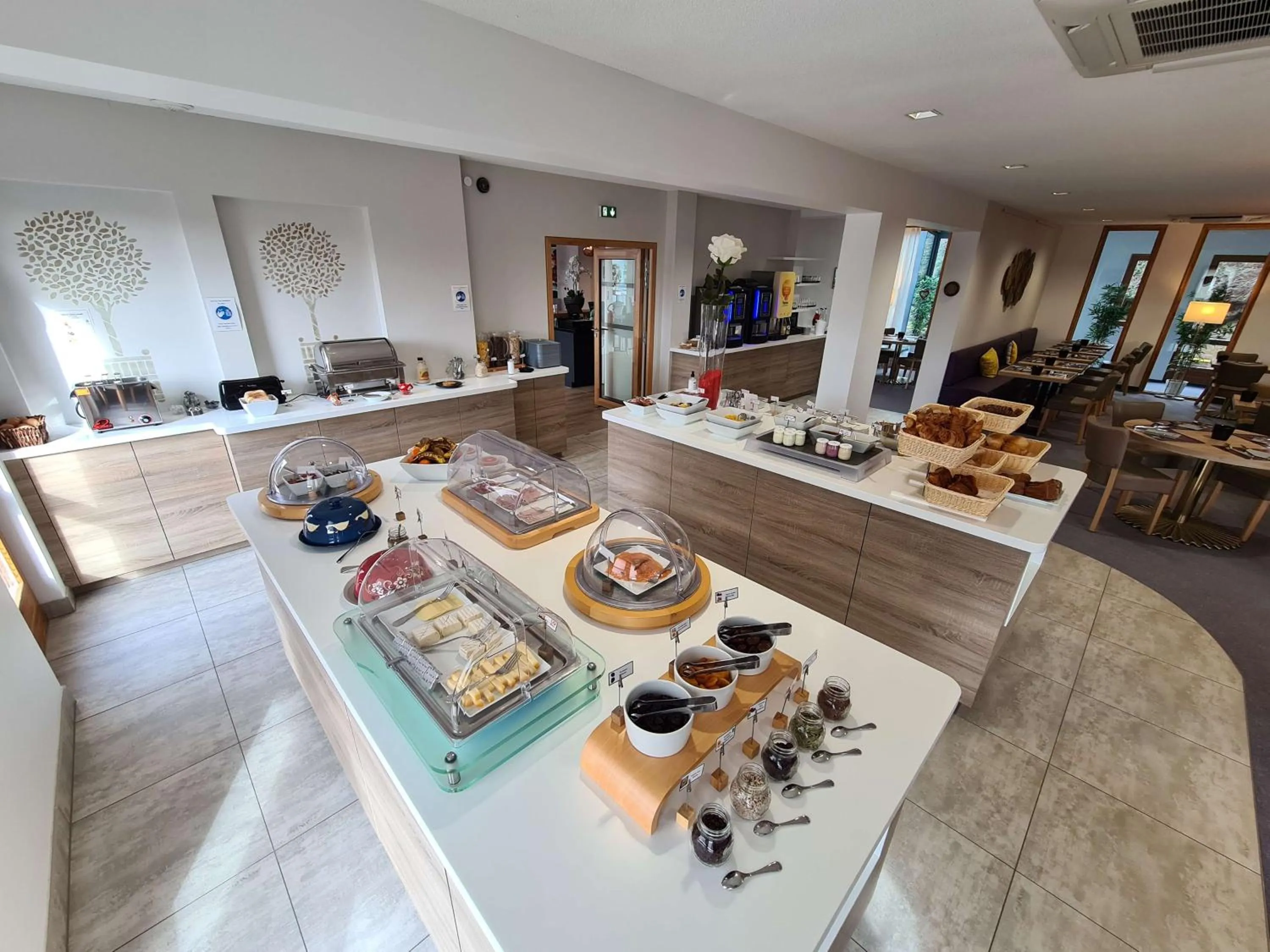 Food and drinks in Best Western Plus Hotel & SPA Le Schoenenbourg