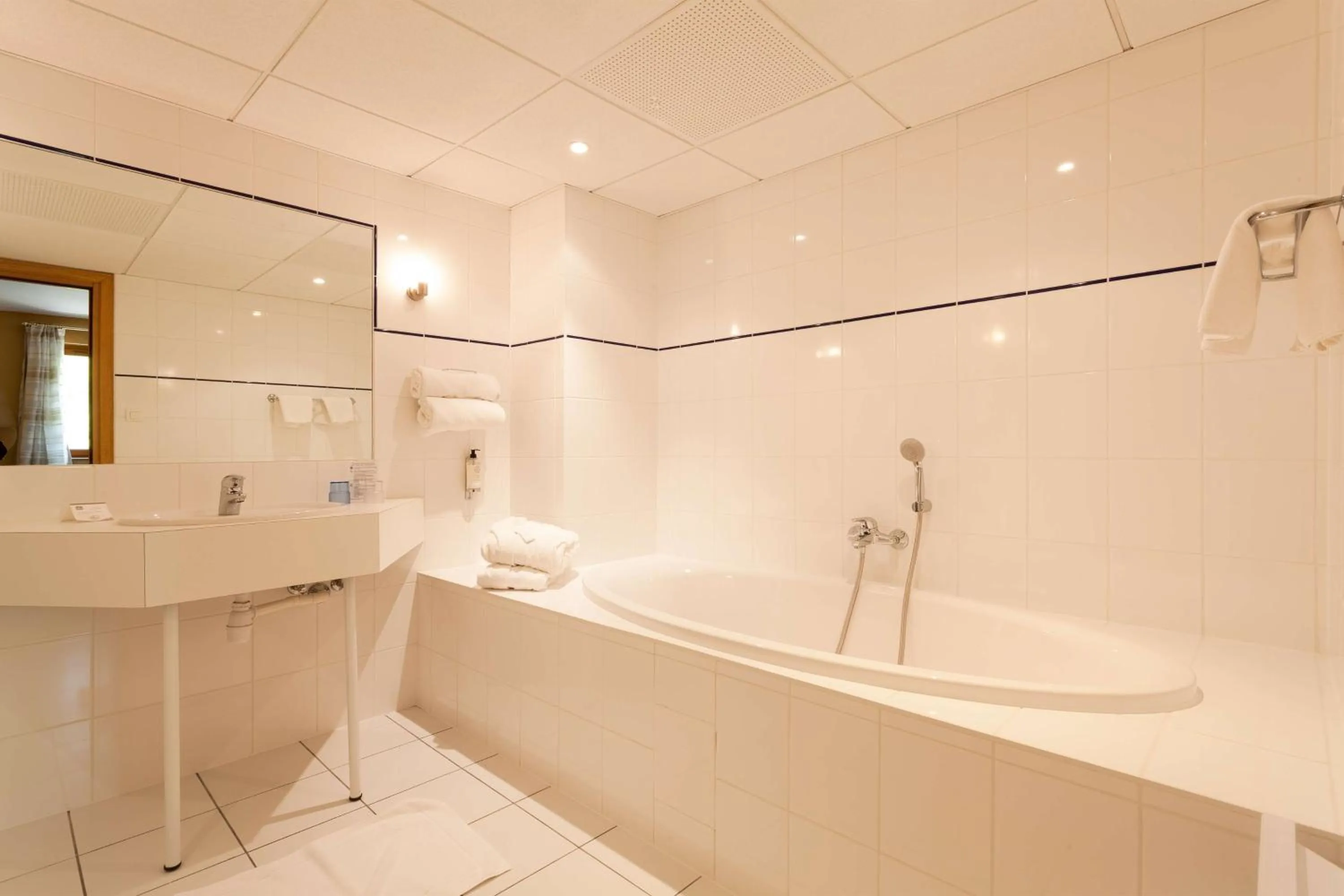 Bathroom in Best Western Plus Hotel & SPA Le Schoenenbourg