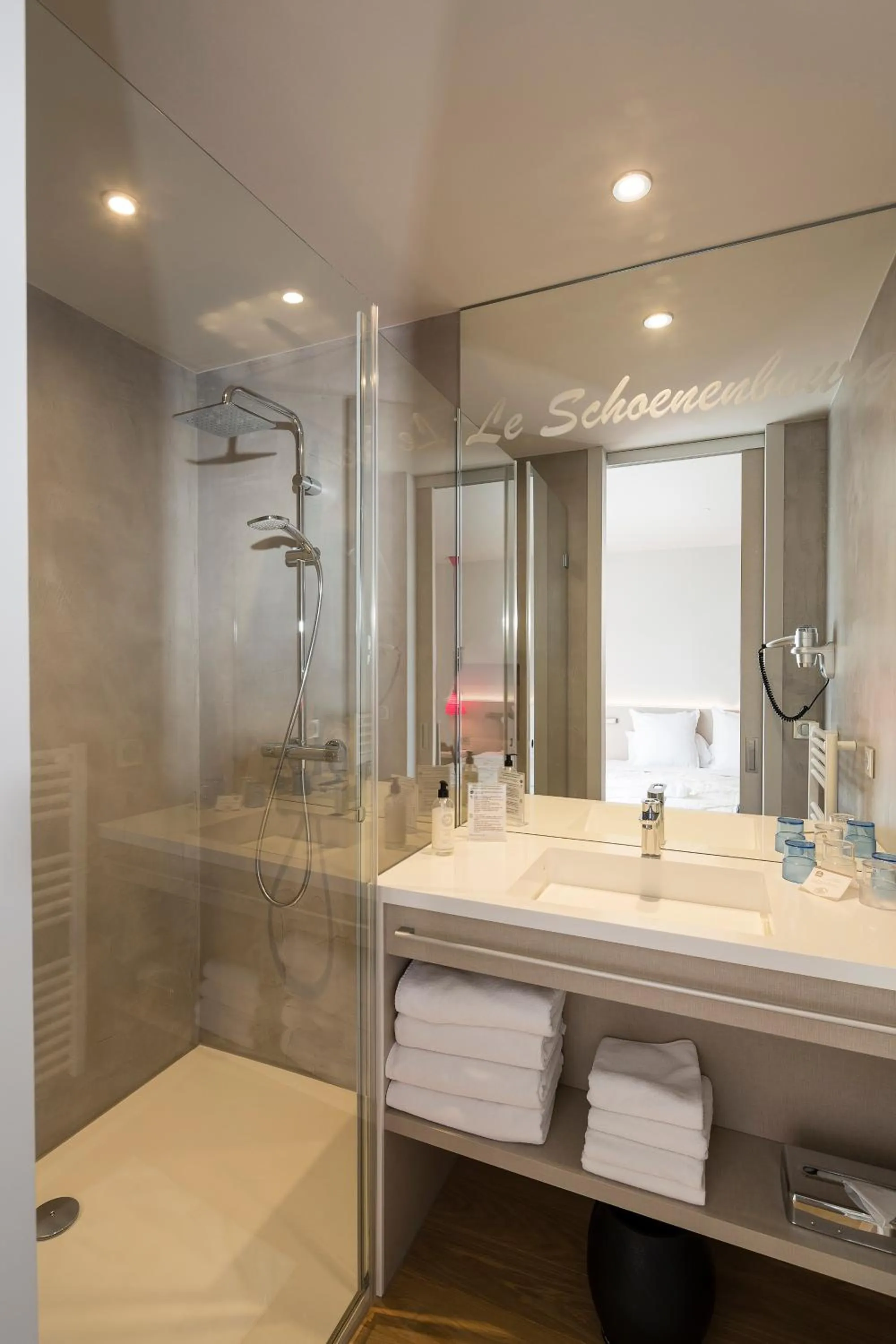 Shower in Best Western Plus Hotel & SPA Le Schoenenbourg