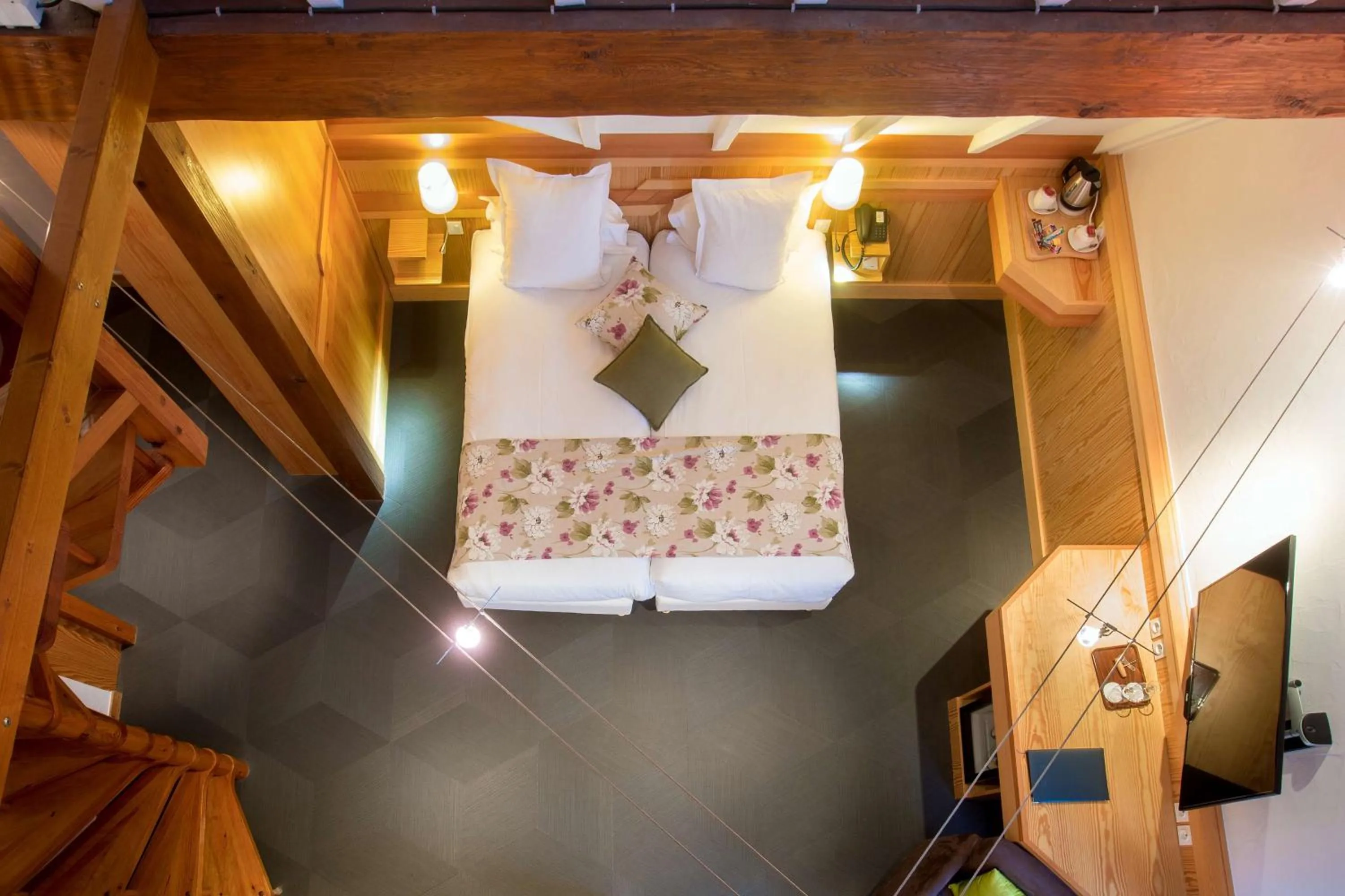 Photo of the whole room, Bed in Best Western Plus Hotel & SPA Le Schoenenbourg