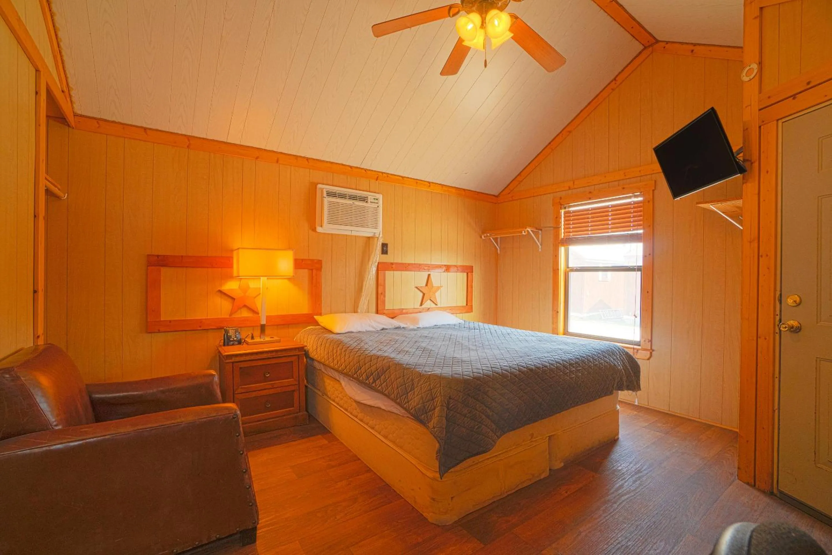 Bedroom in Grand Eagle Ford Lodge & RV Park