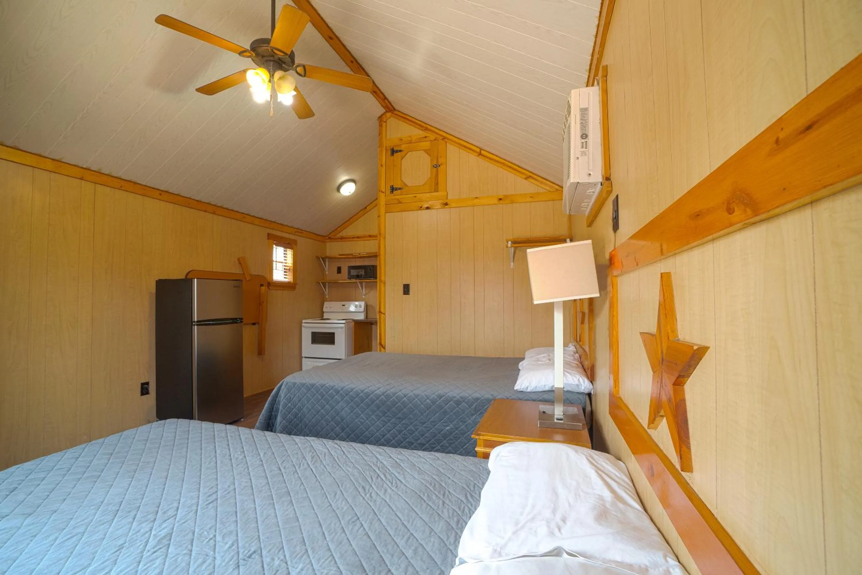 Bedroom in Grand Eagle Ford Lodge & RV Park