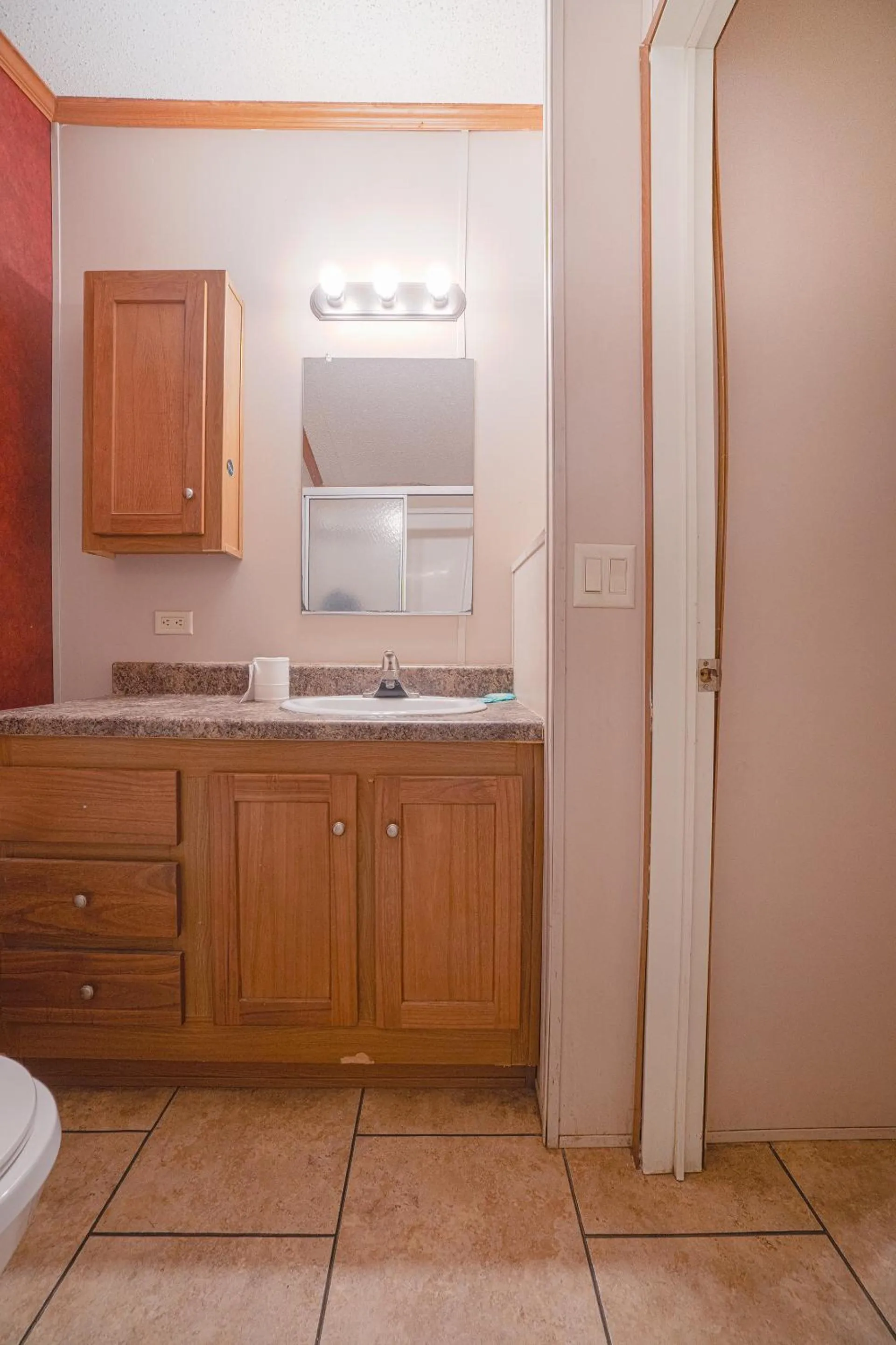 Bathroom in Grand Eagle Ford Lodge & RV Park