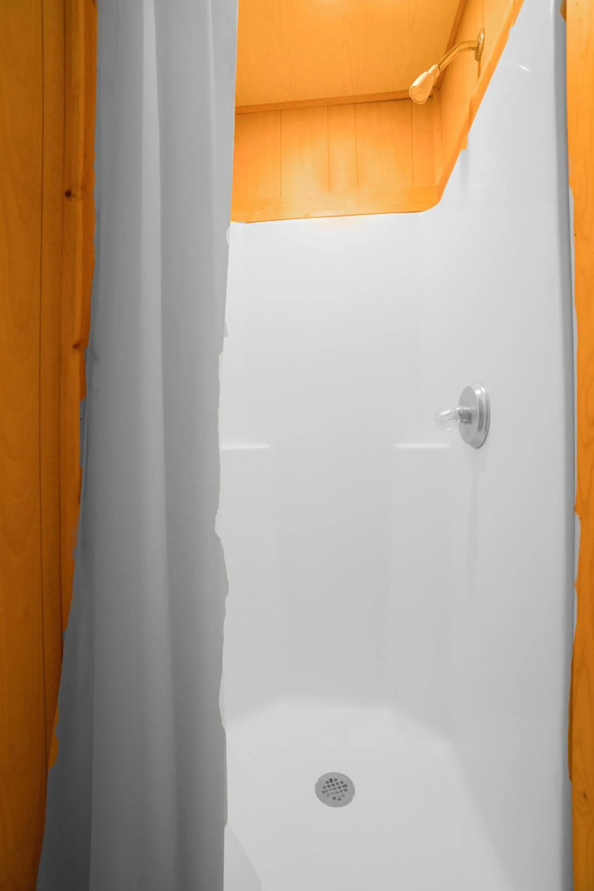 Bathroom in Grand Eagle Ford Lodge & RV Park