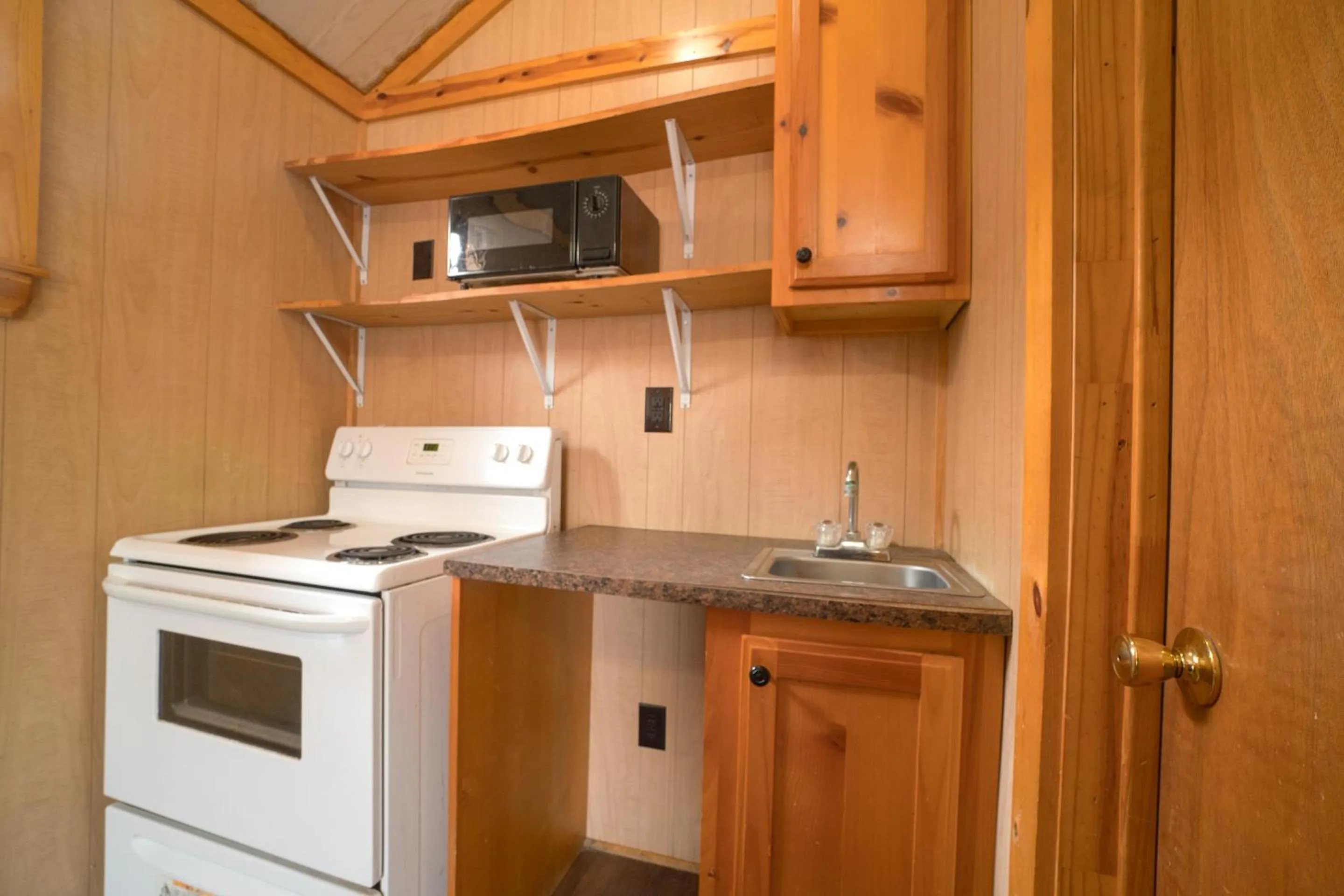 Kitchen or kitchenette in Grand Eagle Ford Lodge & RV Park