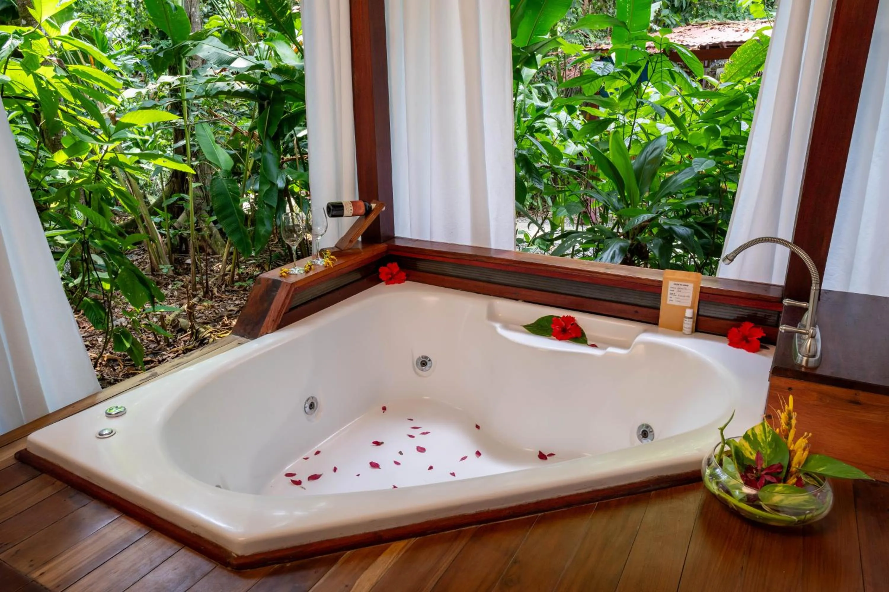 Hot Tub in Namuwoki Lodge