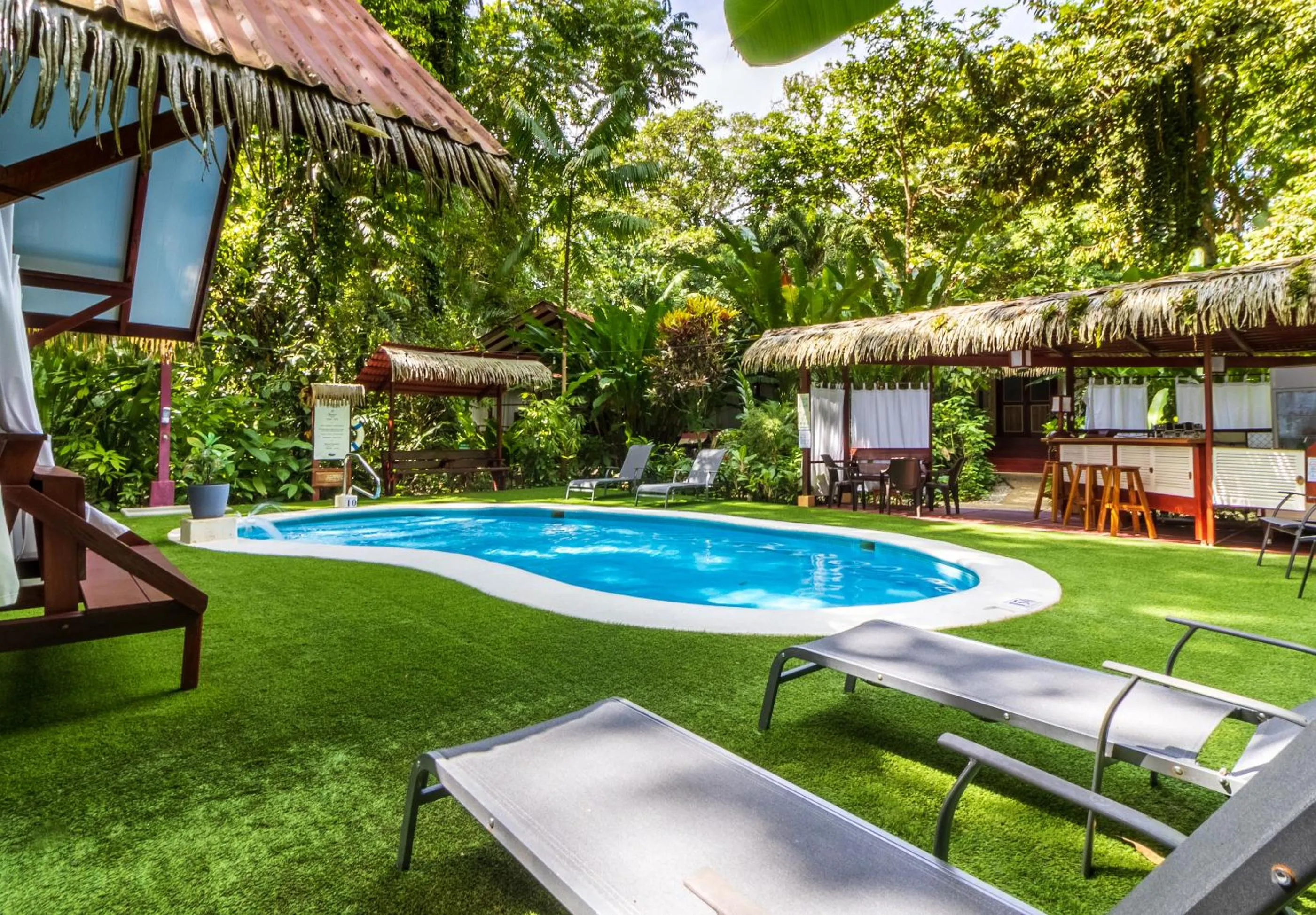 Living room in Namuwoki Lodge