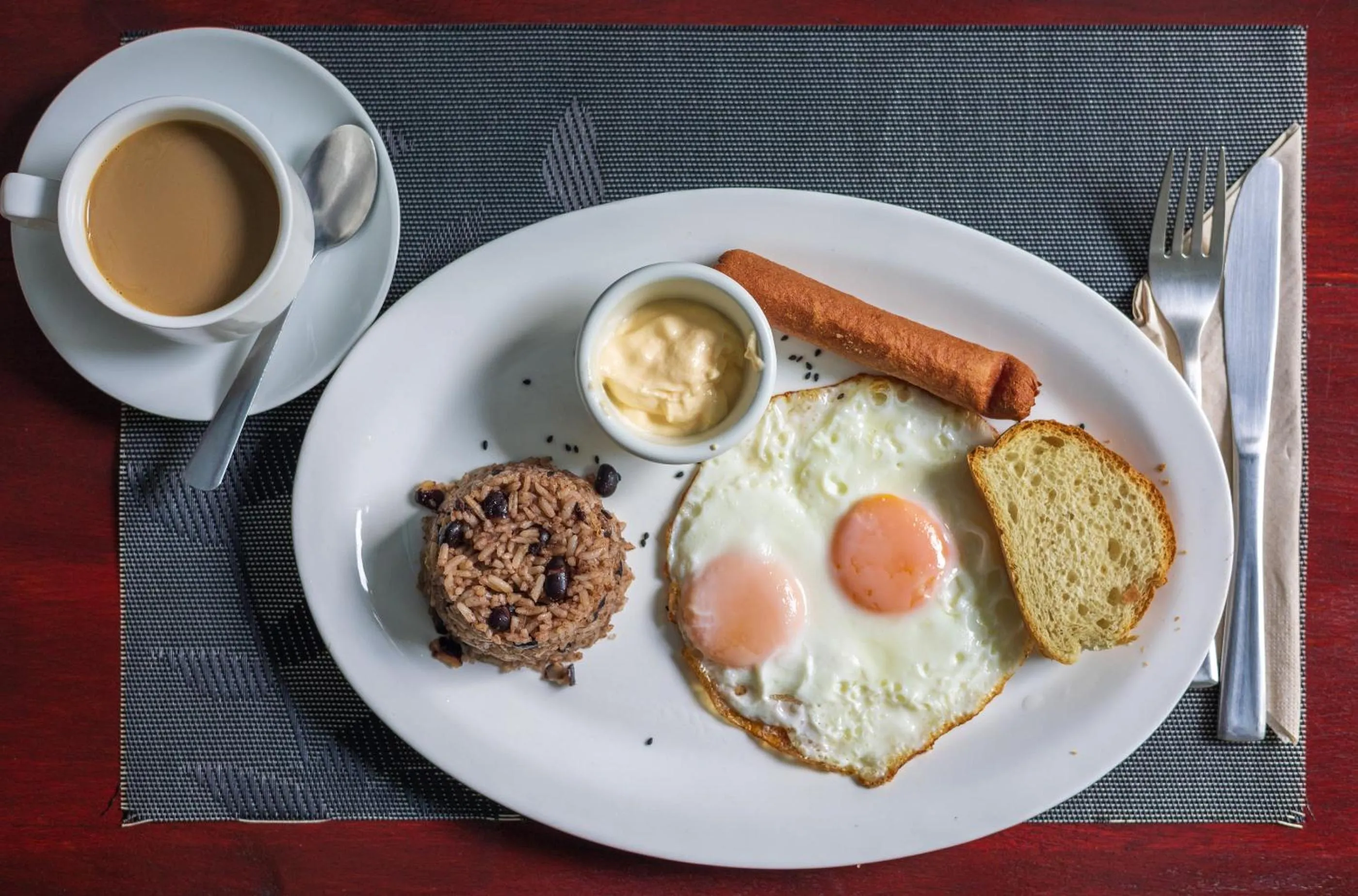 Food and drinks in Namuwoki Lodge