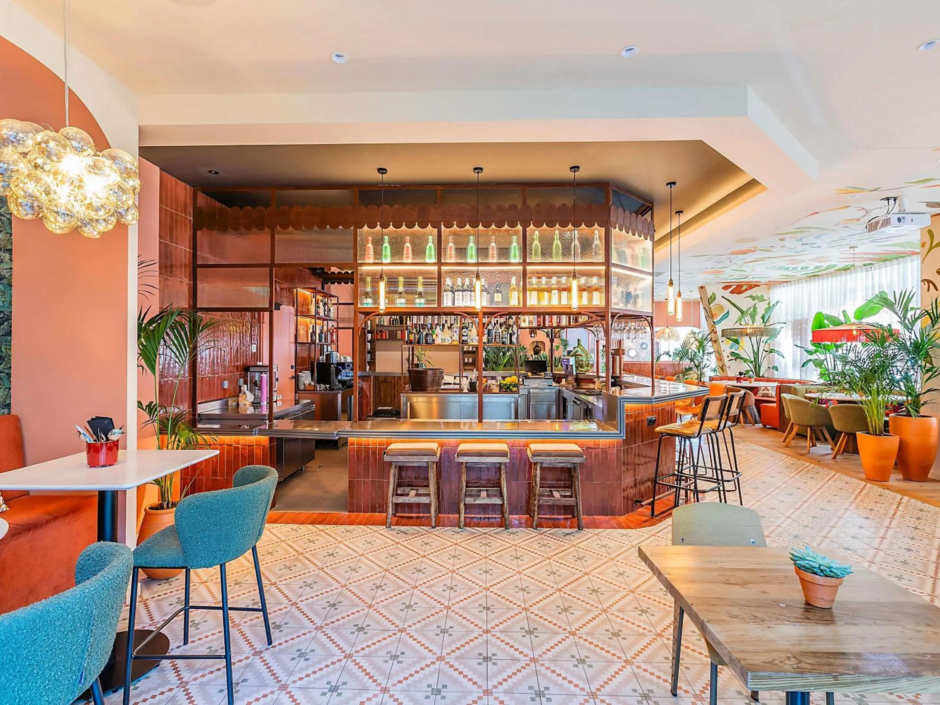 Lounge or bar in Hotel Ibis Lisboa Parque das Nações