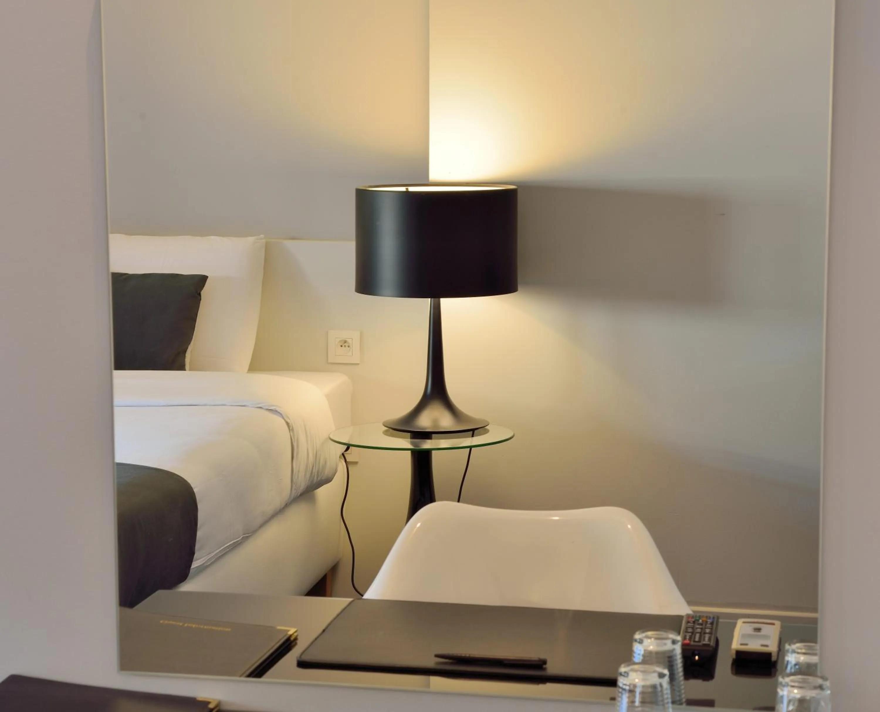 Seating area, Bed in Hotel Retro