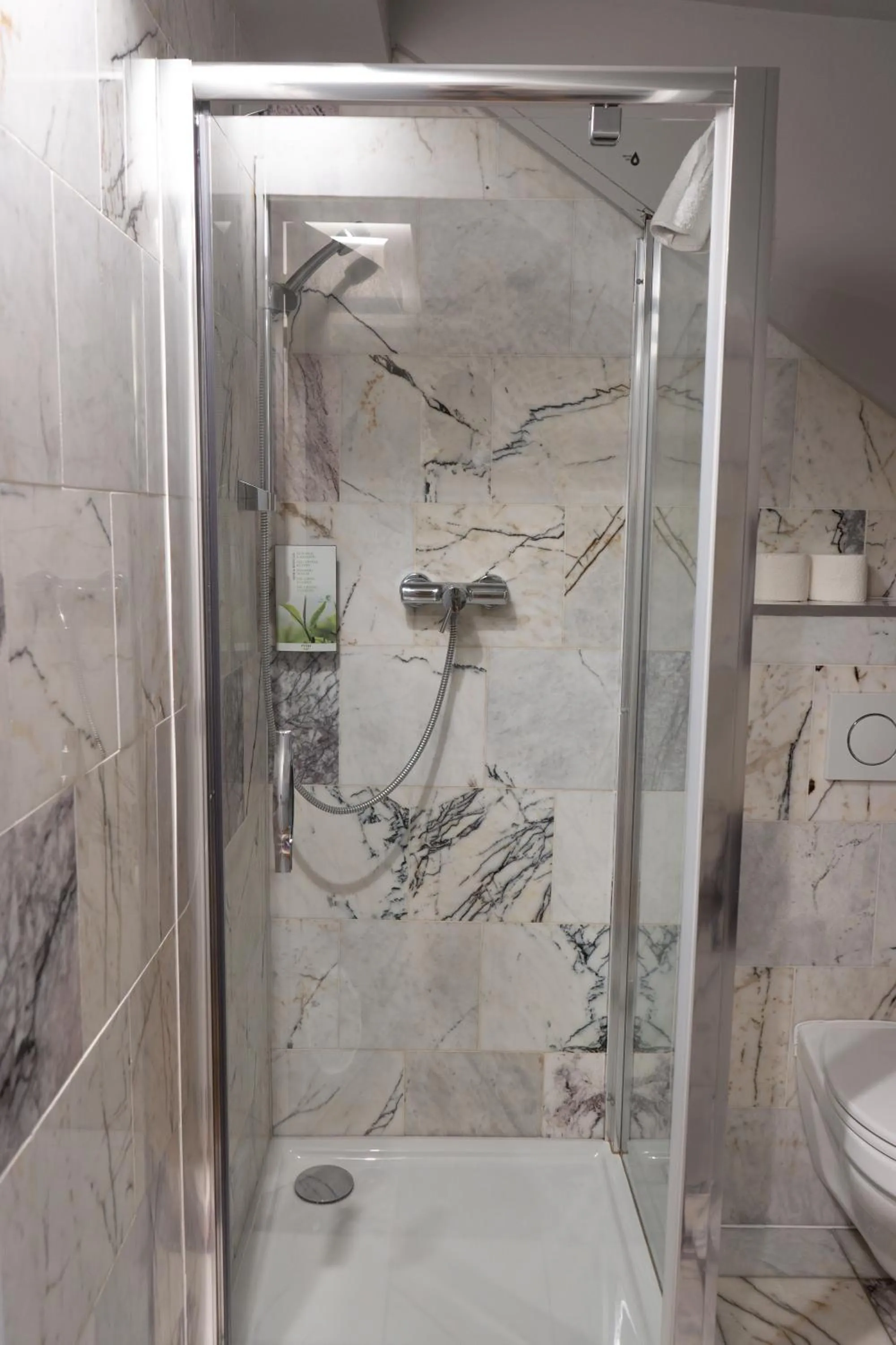 Toilet in Hotel Retro