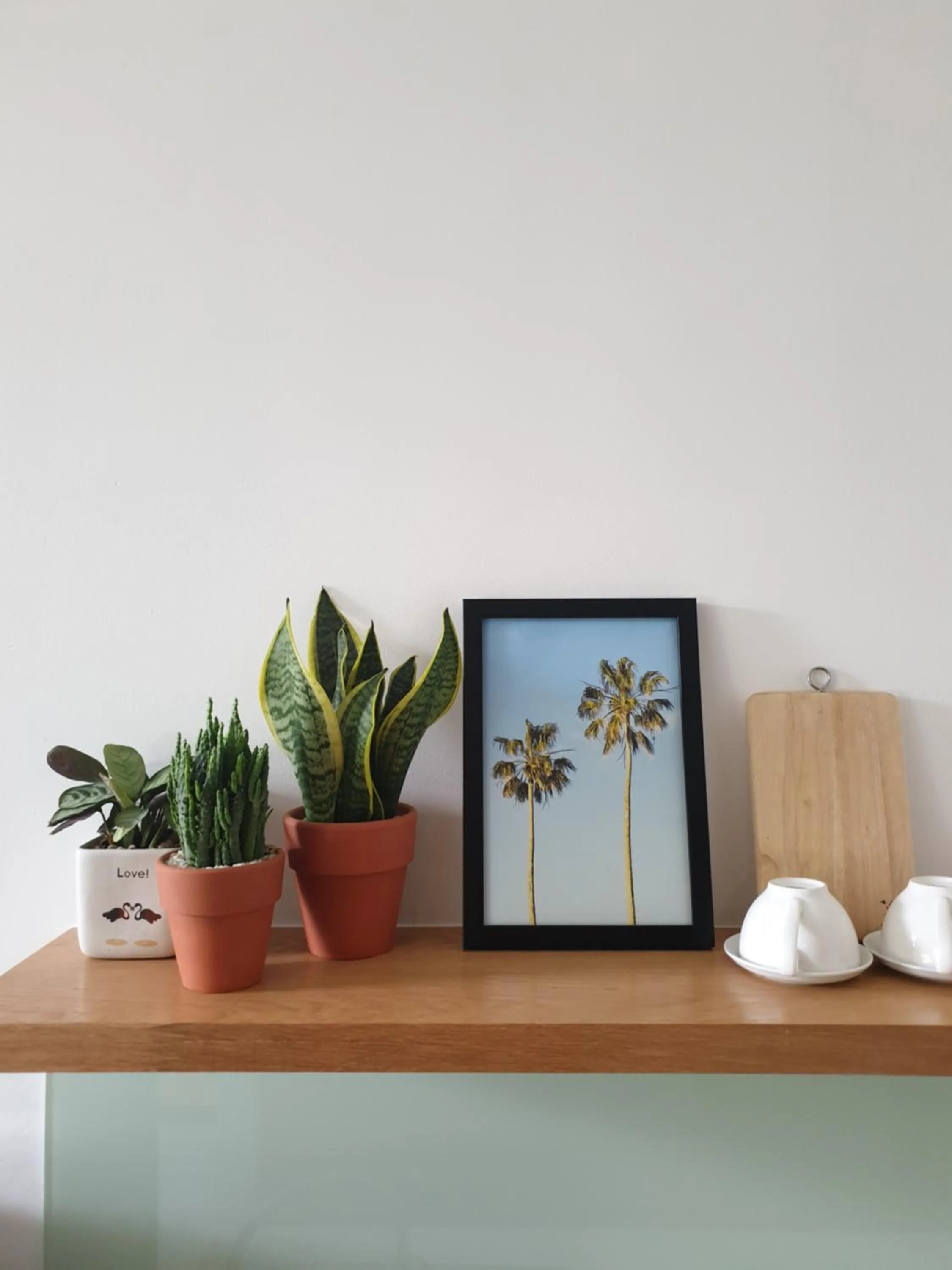 Property logo or sign in Lem's Apartment & Coffee