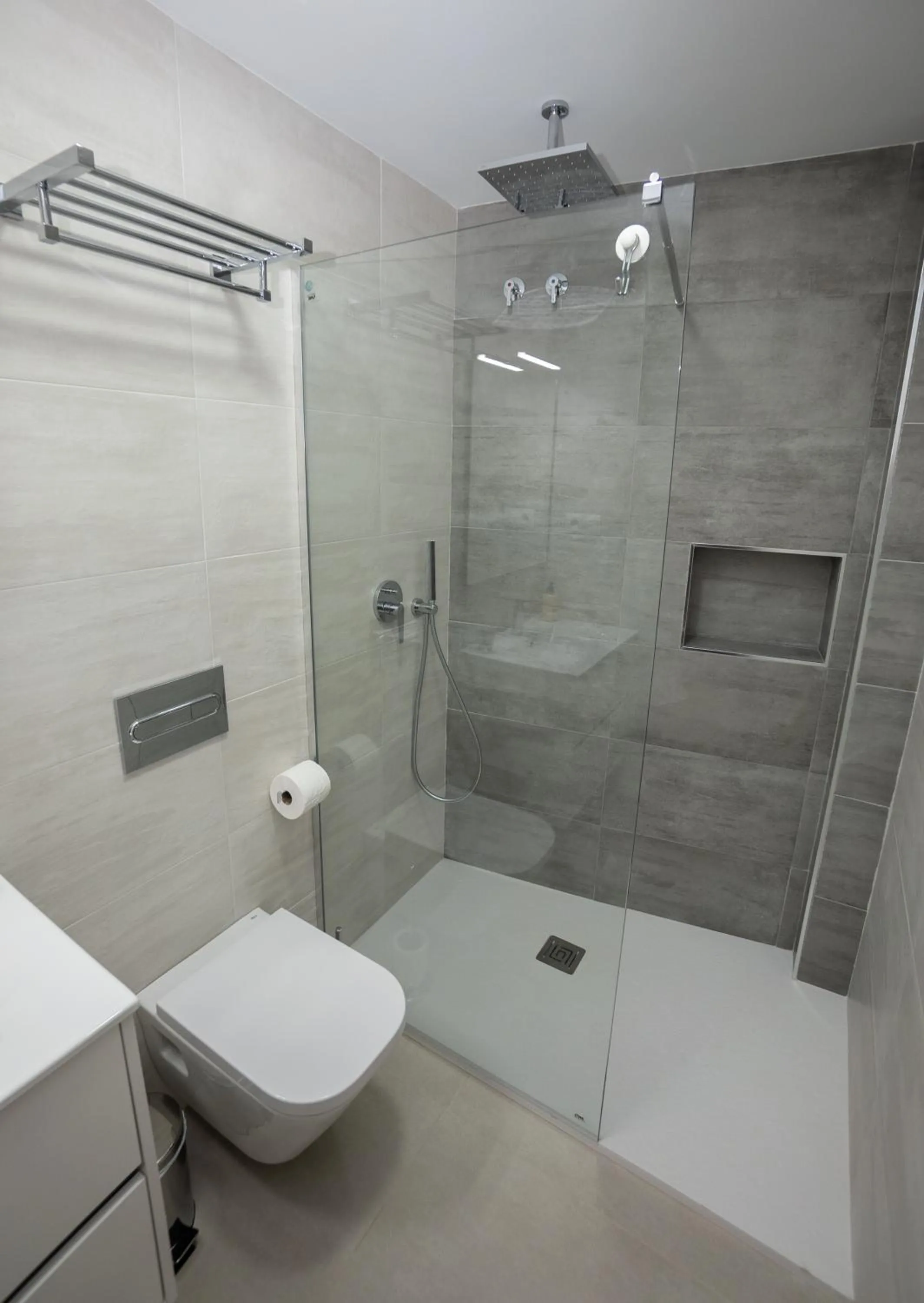 Shower in Apartamentos Mombasa 1 Planta