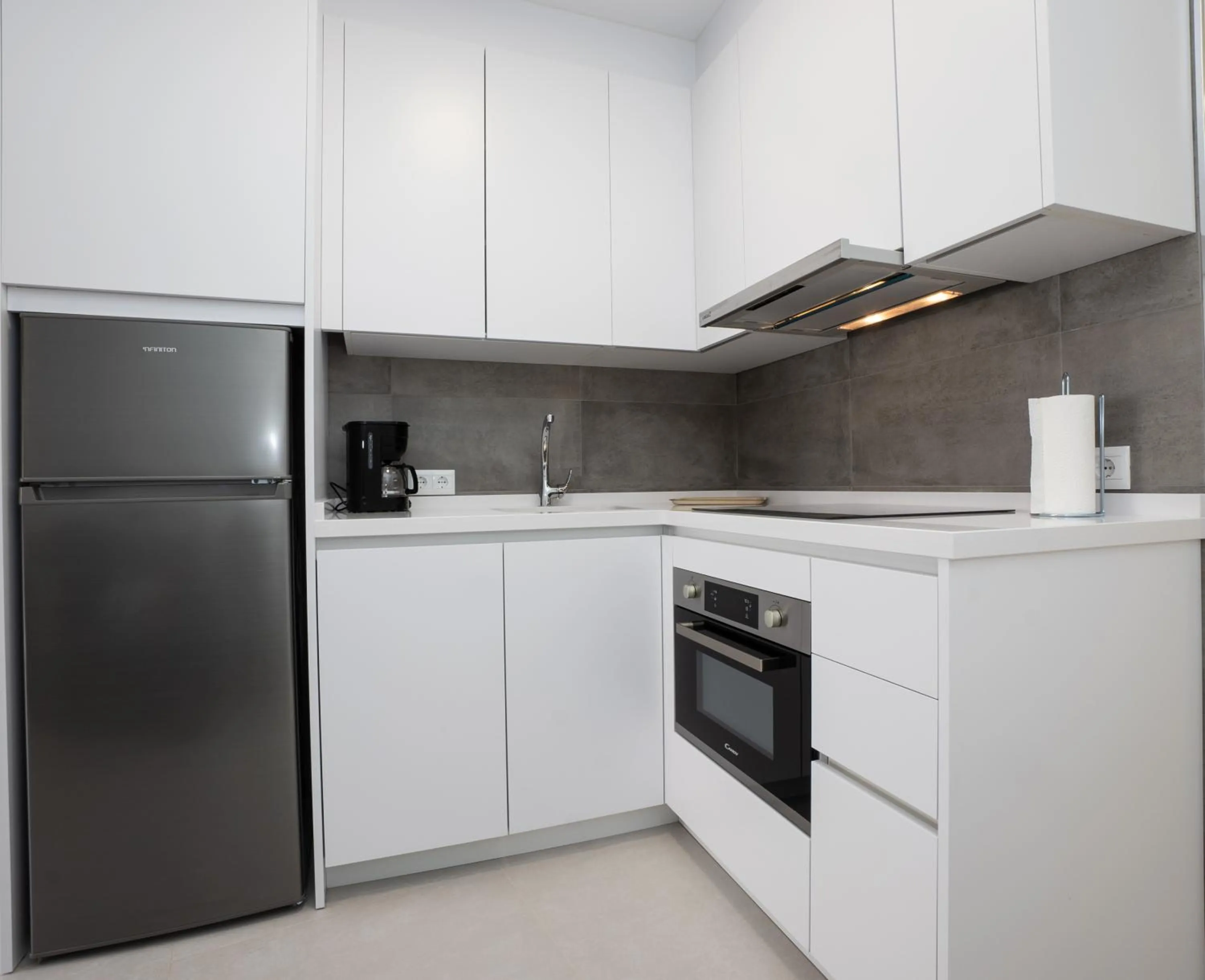 Kitchen or kitchenette in Apartamentos Mombasa 1 Planta