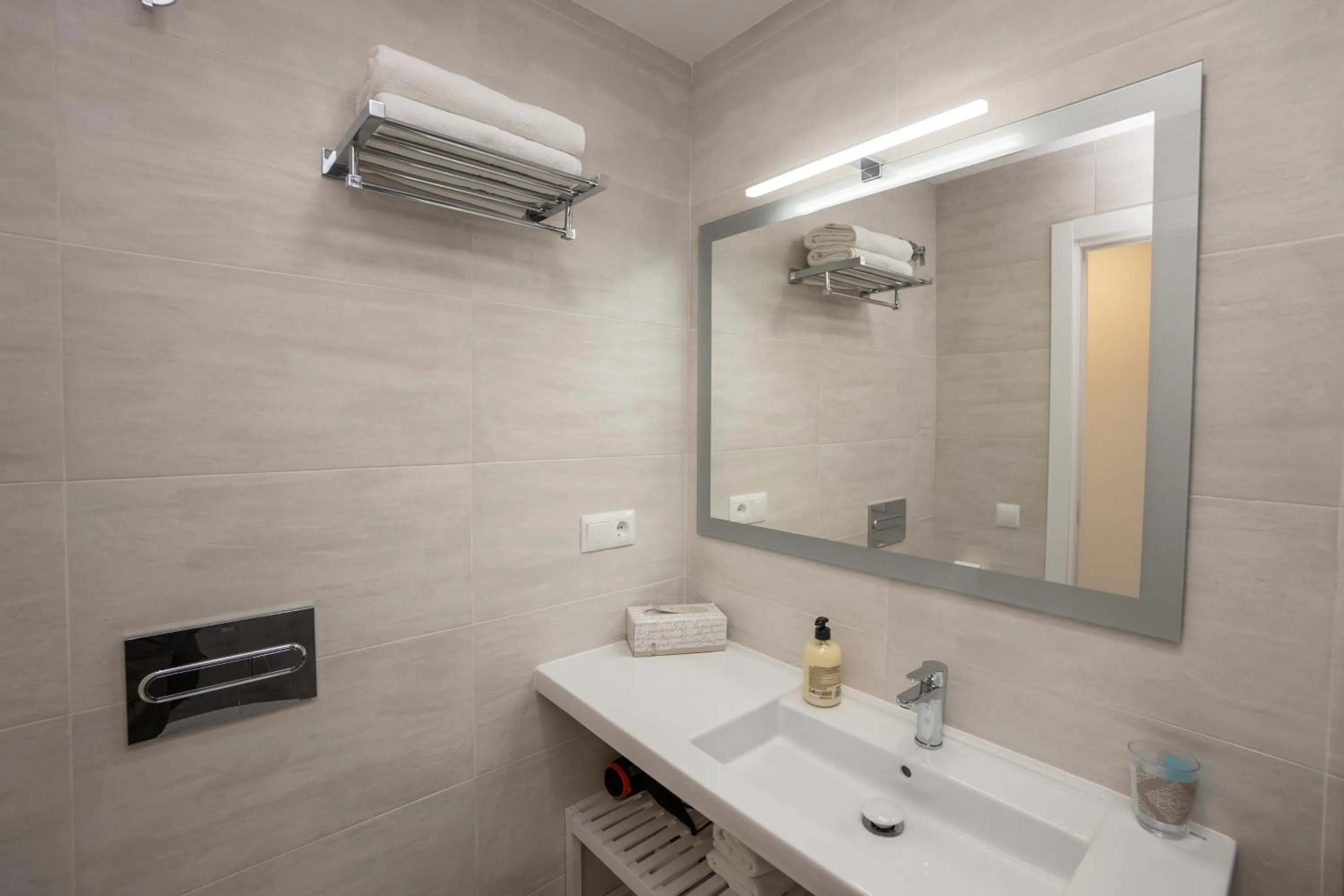 Bathroom in Apartamentos Mombasa 1 Planta