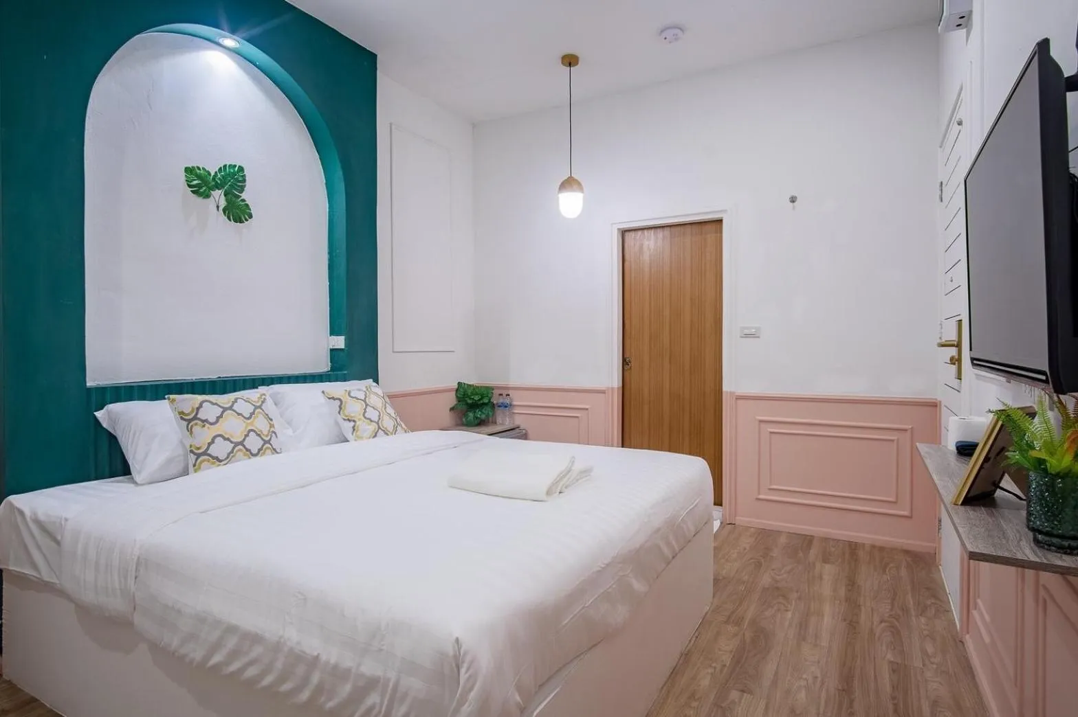 Bed in Isara Boutique Hotel and Cafe