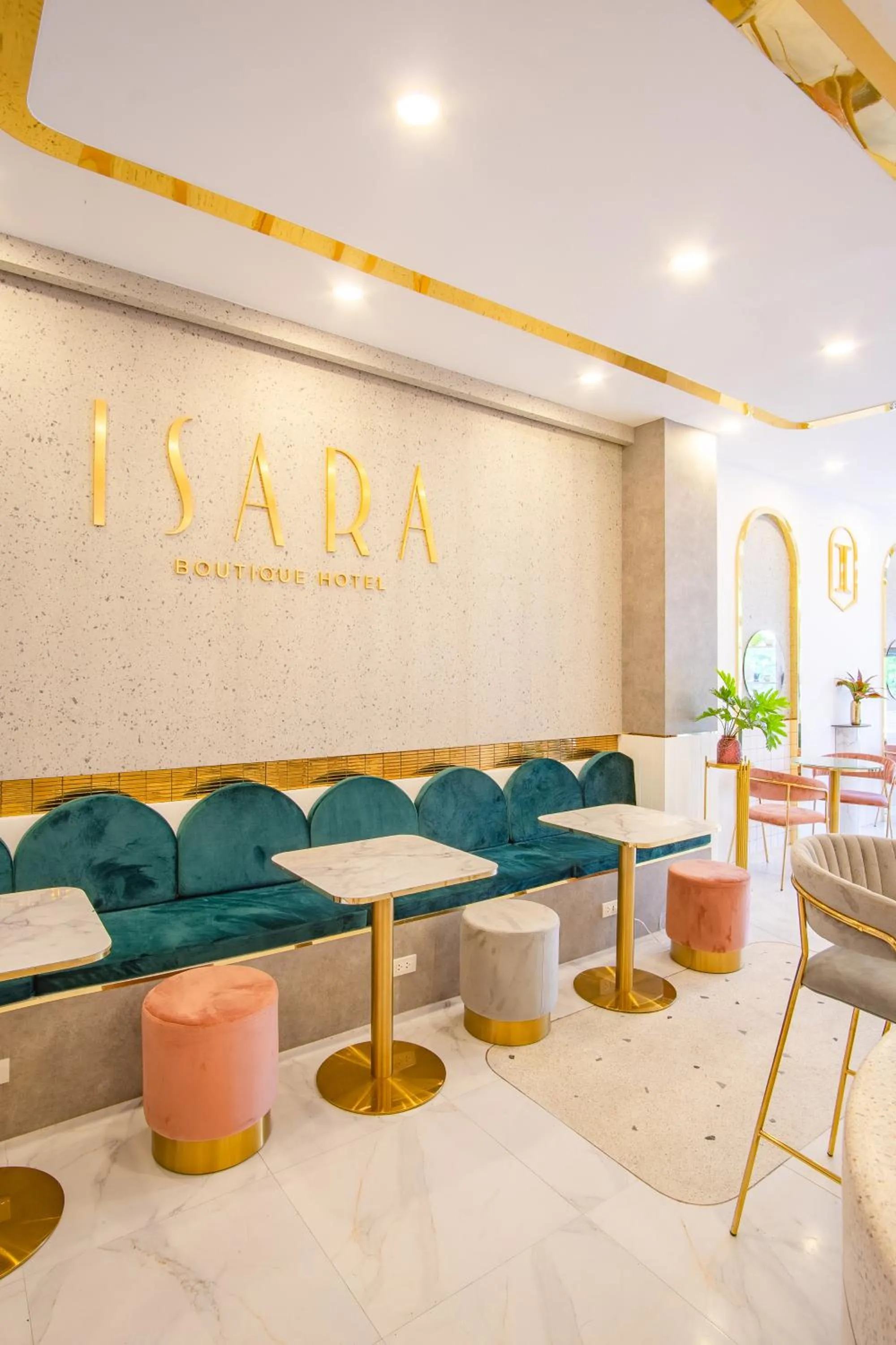 Food and drinks in Isara Boutique Hotel and Cafe