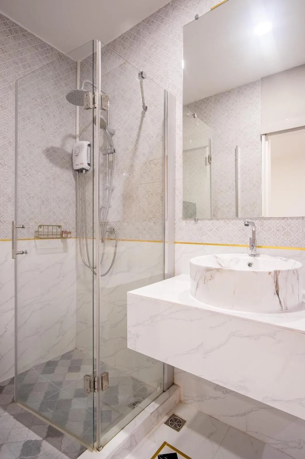 Shower in Isara Boutique Hotel and Cafe