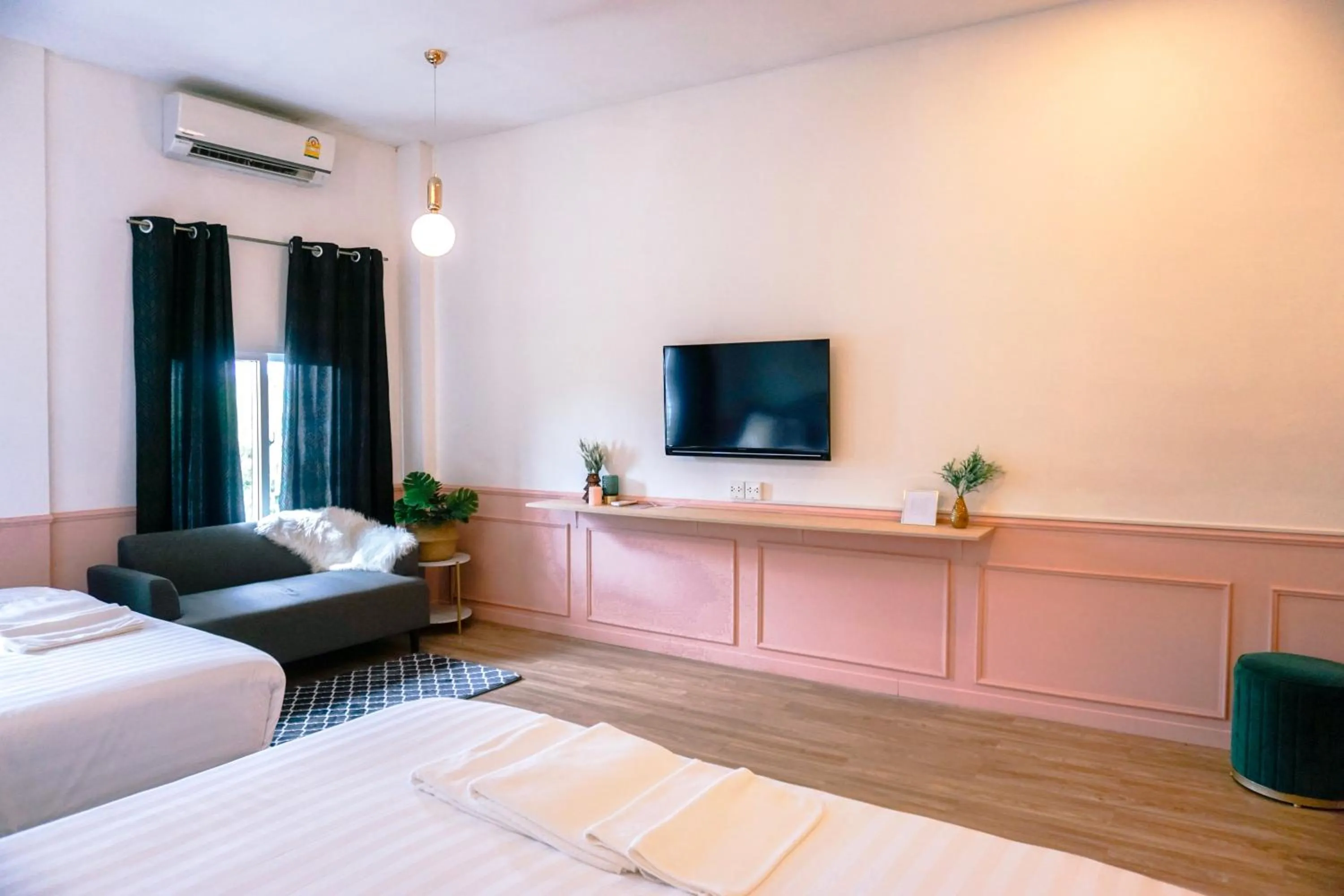 TV and multimedia, Bed in Isara Boutique Hotel and Cafe