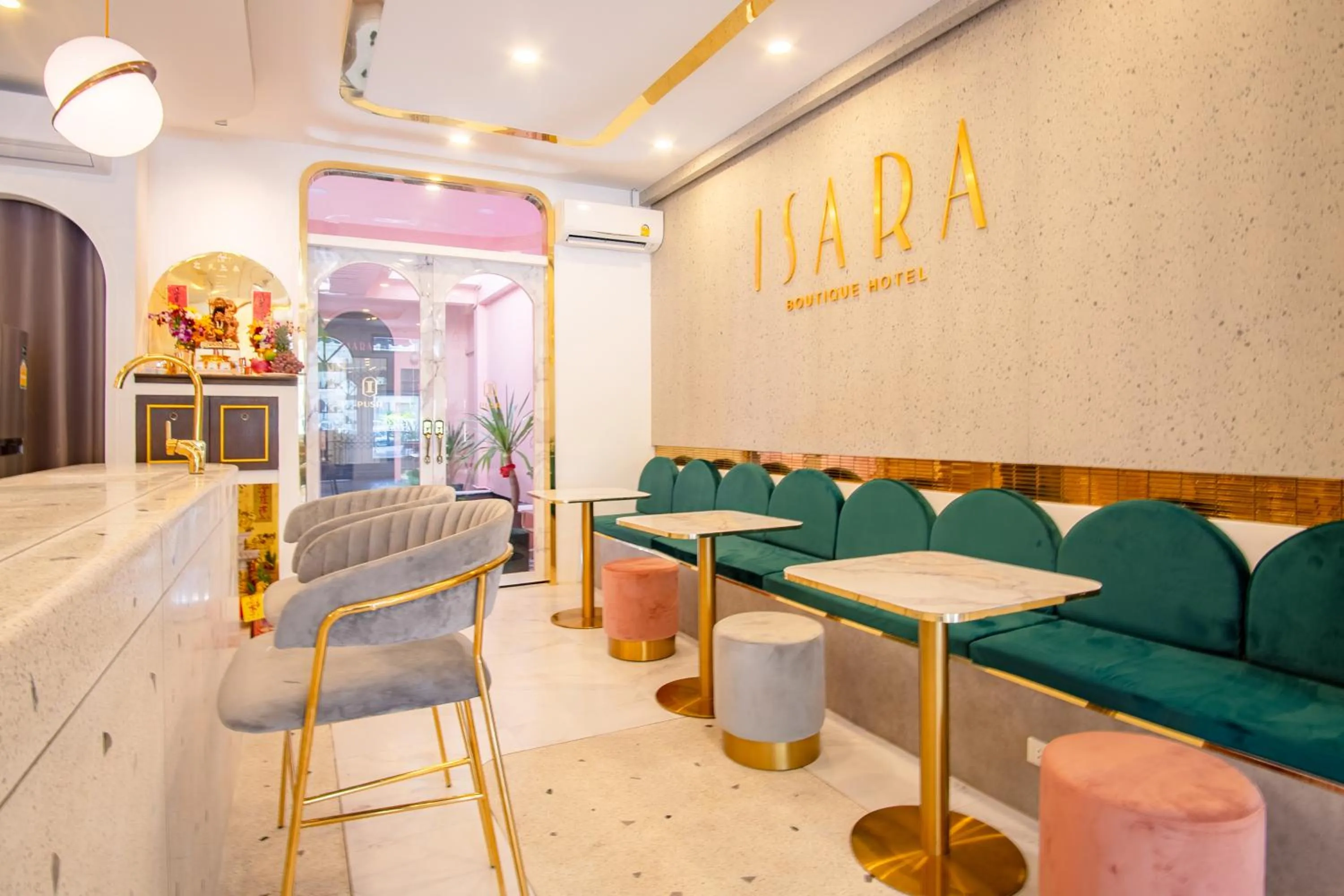 Lounge or bar in Isara Boutique Hotel and Cafe