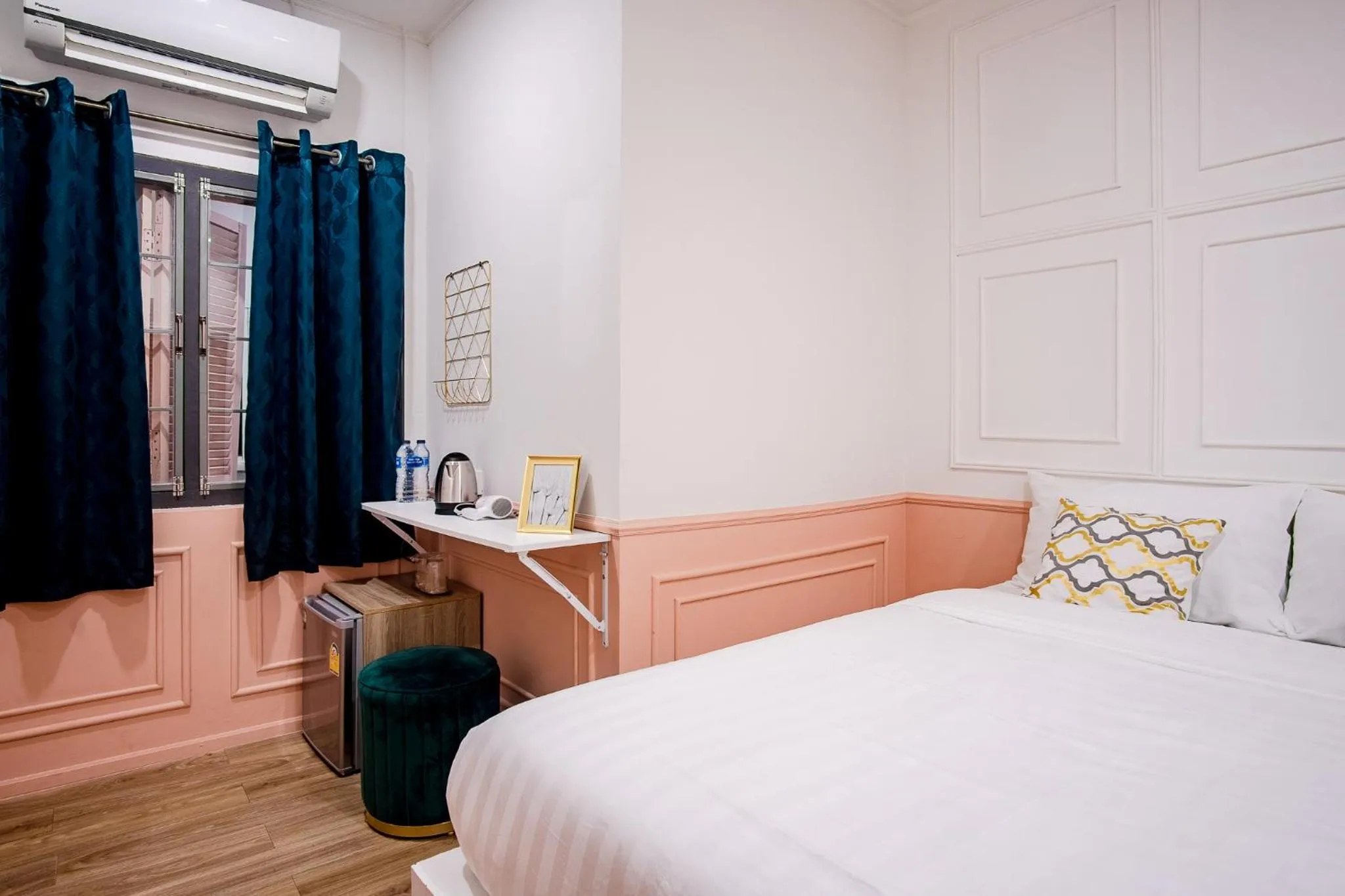 Bed in Isara Boutique Hotel and Cafe