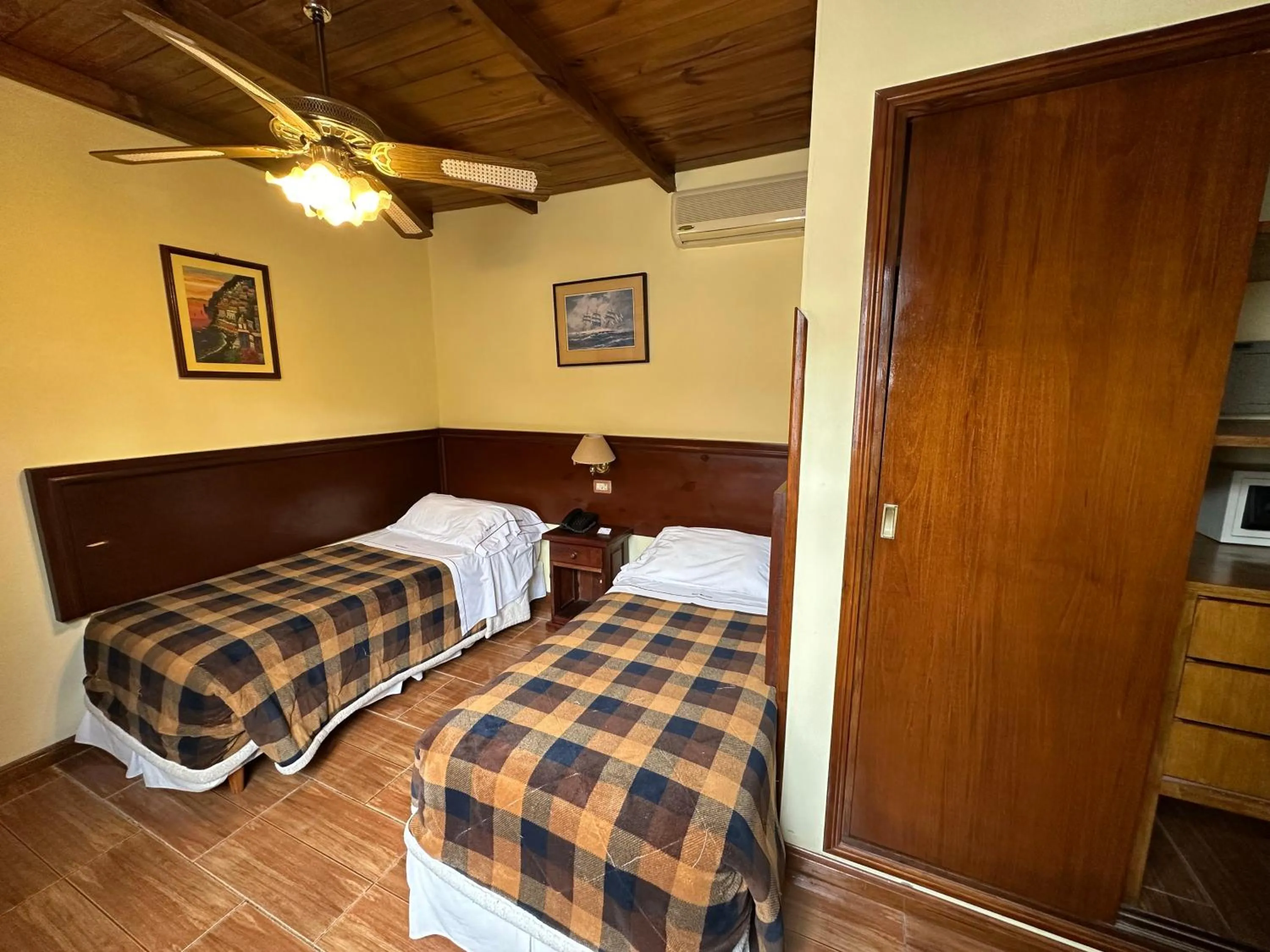 Bed in Hosteria Sirenuse